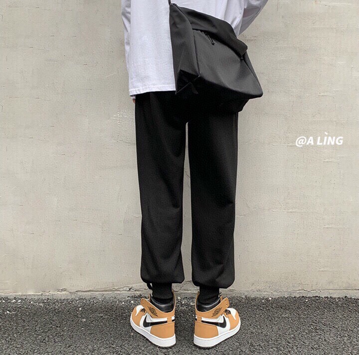 认准源头厂家 语音即可秒单 输出可刀

代发  ,毒家原扣原标小毛圈 35 【aj小标卫裤】
Air Jordan乔丹AJ 经典印花款双色百搭运动休闲卫裤，男女同款情侣款纯棉经典又百搭 休闲又兼具造型感 可以搭配不同风格的鞋子 真正的百搭神裤，网红潮流必入款！
百搭潮品 ，情侣必备神器
颜色：黑色，灰色
尺码M到2XL