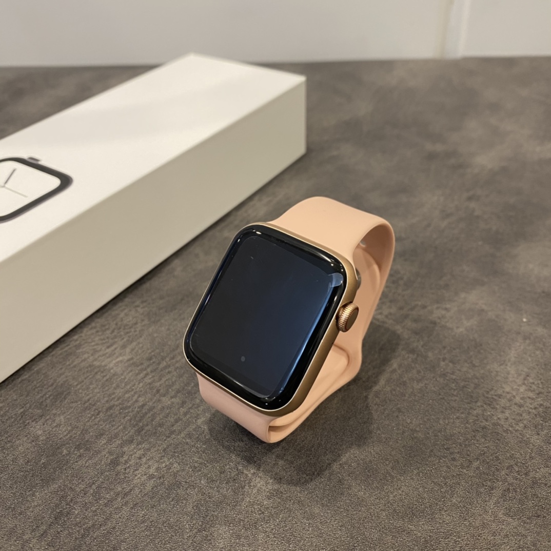 本地放💰160 利润自己加
苹果iWatch6+ 智能手表 ln高配版
全网独家开模 市面最逼近原装的智能手表
全新UI系统升级 支持自定义壁纸 主题‼️
带支付宝支付功能 支持定位查找手表!
独立开发app 多款主题持续更新 免费提供下载!
升级IPS全面屏 屏占比达95% 接近原装!
IP6级别防水 表带跟正品通用 可自由更换!
可打电话 支持血压心率心电血氧体温睡眠监测,支持久坐提醒、信息通知、抬手亮屏等
系统支持多国语言 可供外贸出口!
配件清单# 表盘+硅胶表带+说明书+磁吸充电线
售后保修三个月 外观不磨损 屏幕保护膜不撕开可退换!