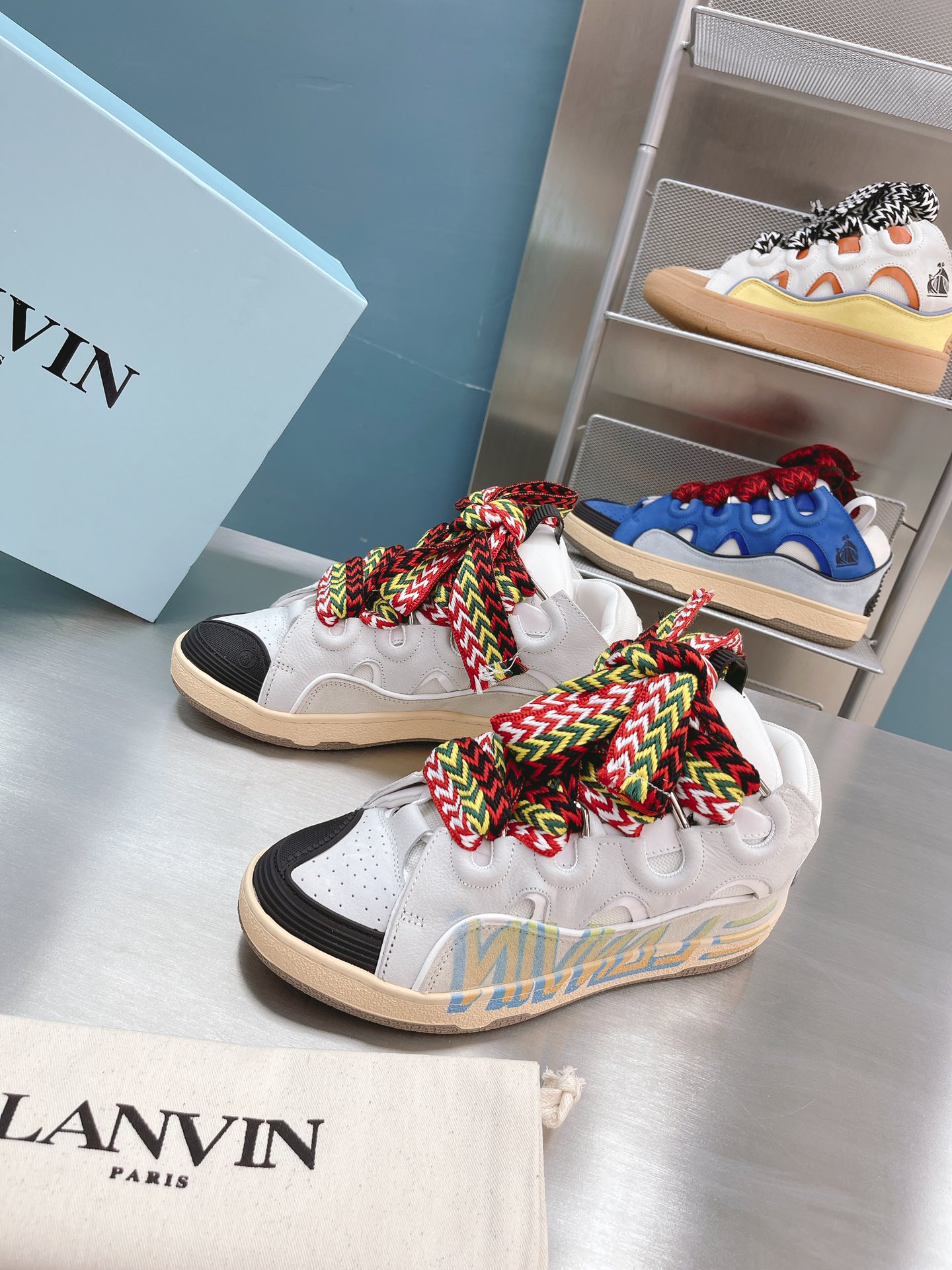 NO:172562,The latest LANVIN Langfan 3rd generation latest catwalk CURB series casual sneakers, the official website became popular all over the world, and major internet celebrities also took 2 months to make the original 1:1 mold-opening heavy process, the fabric is imported beef matte environmentally friendly beef reverse velvet gold steel mesh fabric, soft and breathable space cotton fabric, original mold-opening two-color TPU sole, women's 35#-40# men's 39#-44#, casual shoes/sports shoes, sneakers19860909最新款LANVIN浪凡三代 最新走秀款CURB系列休闲运动鞋,官网一出热度火爆整个全球,各大网红也疯狂上脚 耗时2个月原版1:1开模重工艺制作,面料采用进口牛磨砂环保牛反绒金钢网织物 内里柔软透气太空棉面料原版开模双色TPU大底 女款35#-40# 男款39#-44#,休闲鞋/运动鞋,sneakers,Women's Shoes