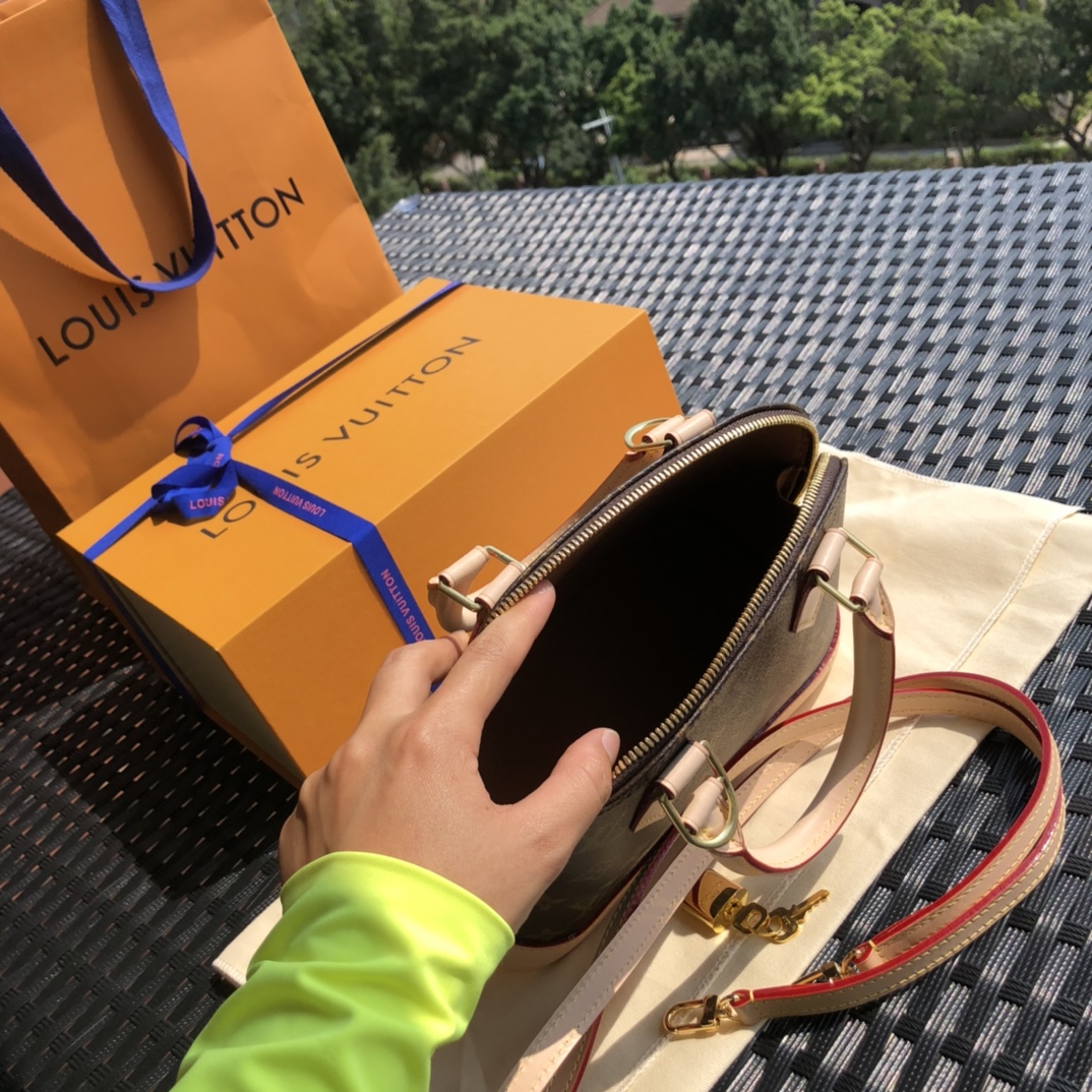 🌼 m53152尺寸23.5*17.5*11.5㎝ 推荐款L*V贝壳BB，这款的销量一直都不错，咱家做代