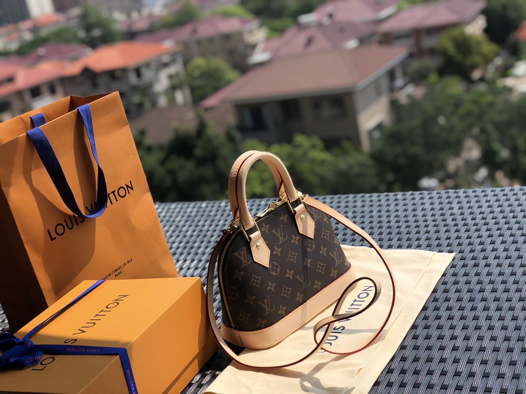 🌼 m53152尺寸23.5*17.5*11.5㎝ 推荐款L*V贝壳BB，这款的销量一直都不错，咱家做代