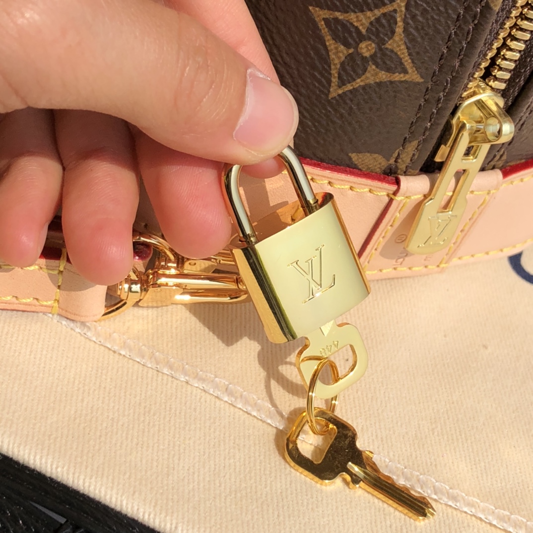 🌼 m53152尺寸23.5*17.5*11.5㎝ 推荐款L*V贝壳BB，这款的销量一直都不错，咱家做代