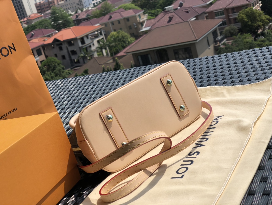 🌼 m53152尺寸23.5*17.5*11.5㎝ 推荐款L*V贝壳BB，这款的销量一直都不错，咱家做代