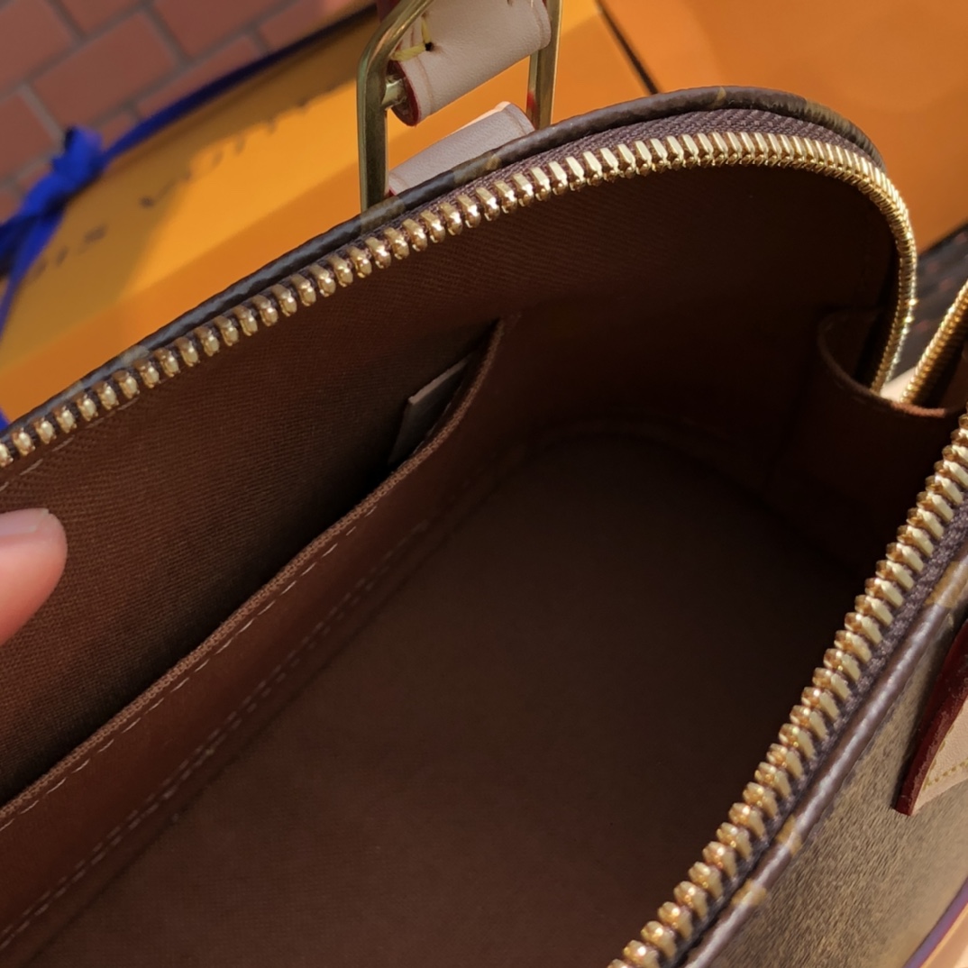 🌼 m53152尺寸23.5*17.5*11.5㎝ 推荐款L*V贝壳BB，这款的销量一直都不错，咱家做代