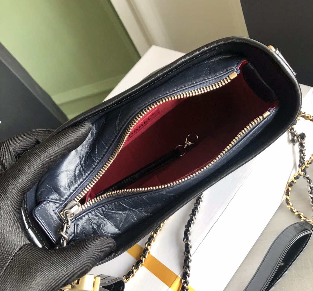 特级白金版Chanel Gabrielle hobo bag流浪包 几乎所有男女明星都纷纷打Call瞬间霸屏街拍 话说流浪包有十三种背法 7