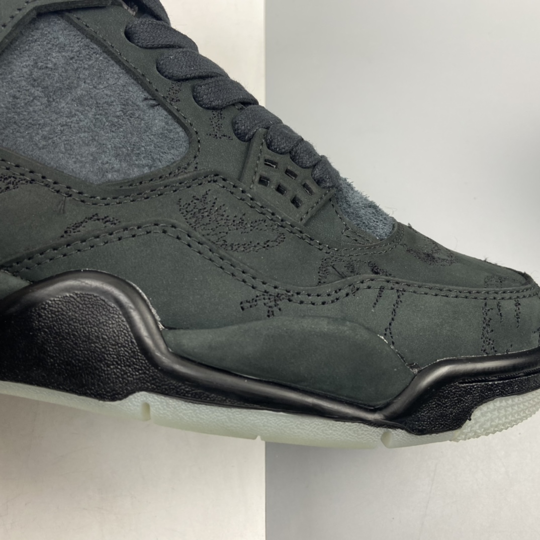P550 Kaws x Air Jordan 4 Black AJ4 黑麂皮夜光限量联名 930155-001