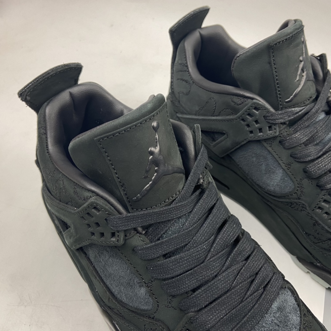 P550 Kaws x Air Jordan 4 Black AJ4 黑麂皮夜光限量联名 930155-001