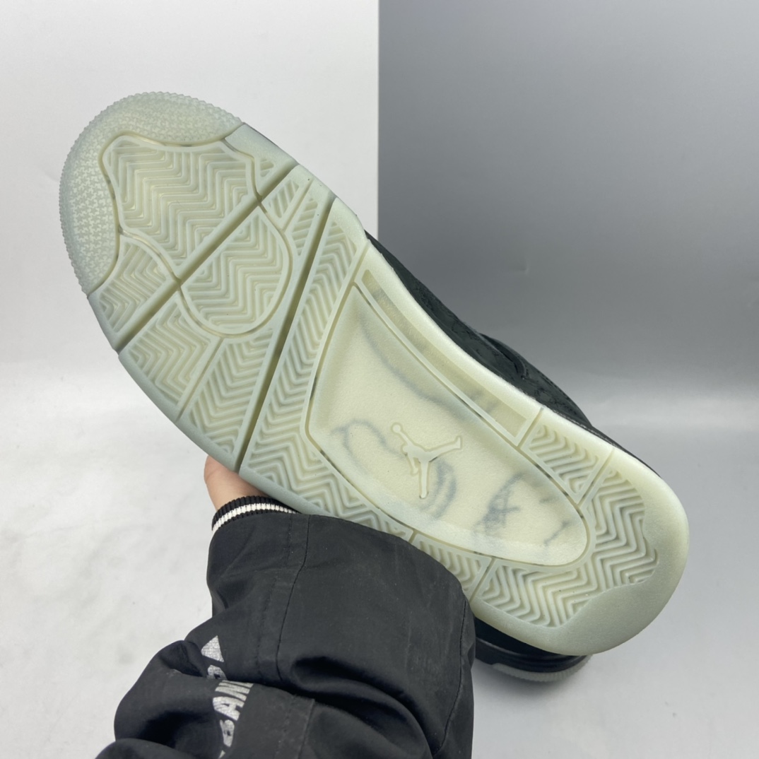 P550 Kaws x Air Jordan 4 Black AJ4 黑麂皮夜光限量联名 930155-001