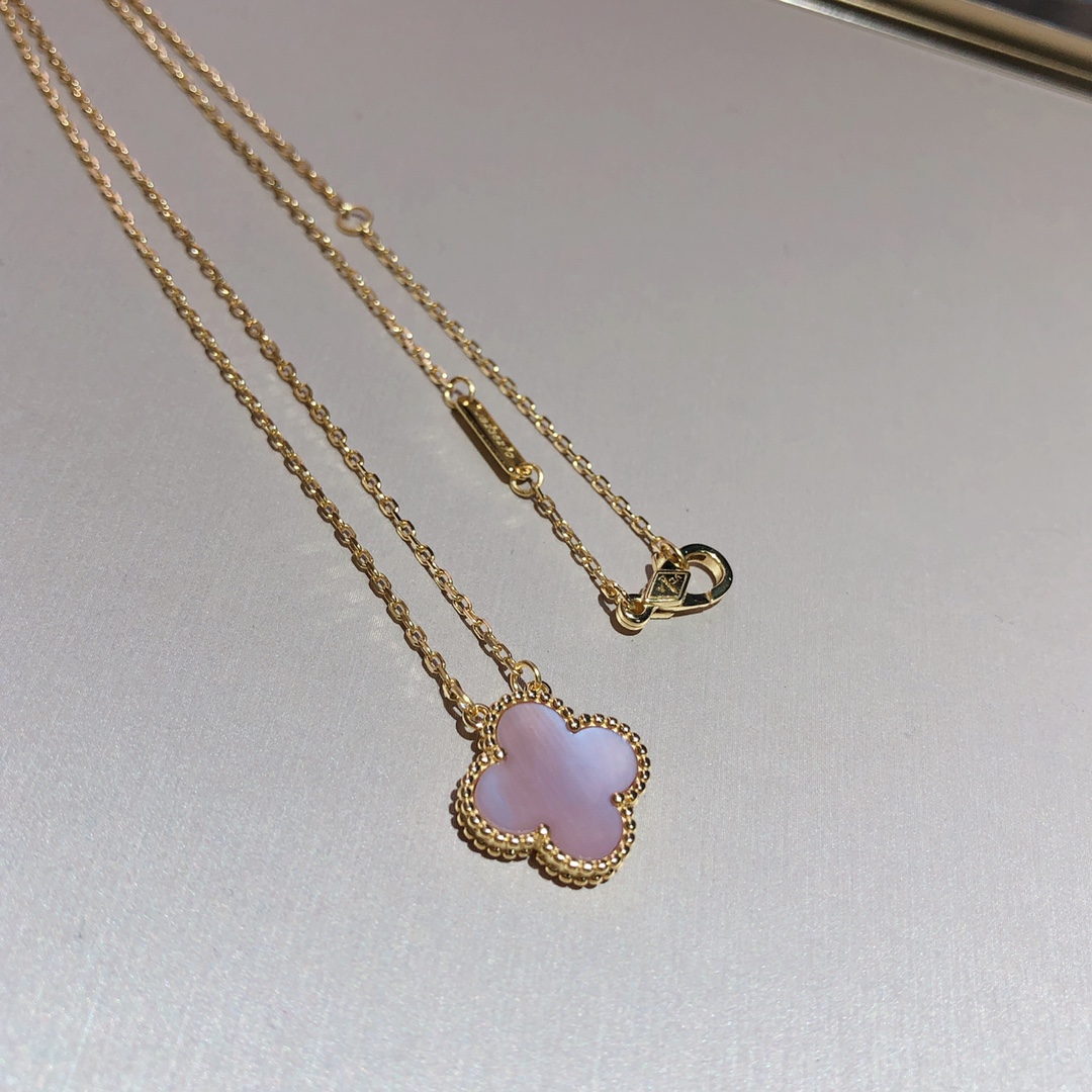 NO:102875,Today's new style pink shell necklace. Everyone knows pink shells are imported materials. Due to the epidemic, the difficulty of purchasing has increased a lot. In addition, the uncontrollable mining of the earth, good pink shells are really hard to come by. Vac necklace, necklace19860909今日新款 粉贝项链 大家都知道粉贝是进口料 因为疫情关系采购难度系数增大很多 加上地球无节制的开采 好的粉贝真的可遇不可求,Vac项链,necklace,Jewelry