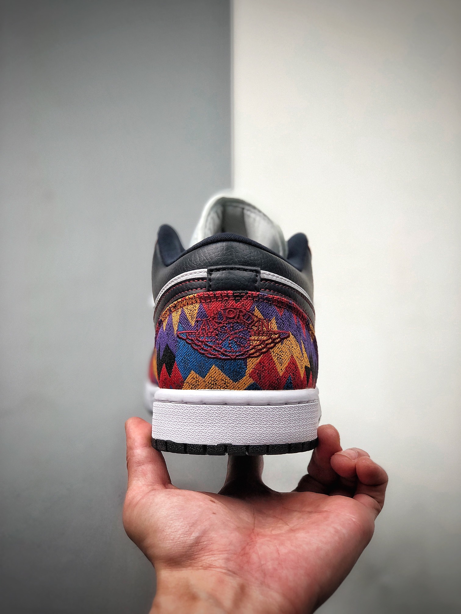 240 Air Jordan 1 Low “Sweater”毛衣依然是以清爽的白色打底CZ8659-100