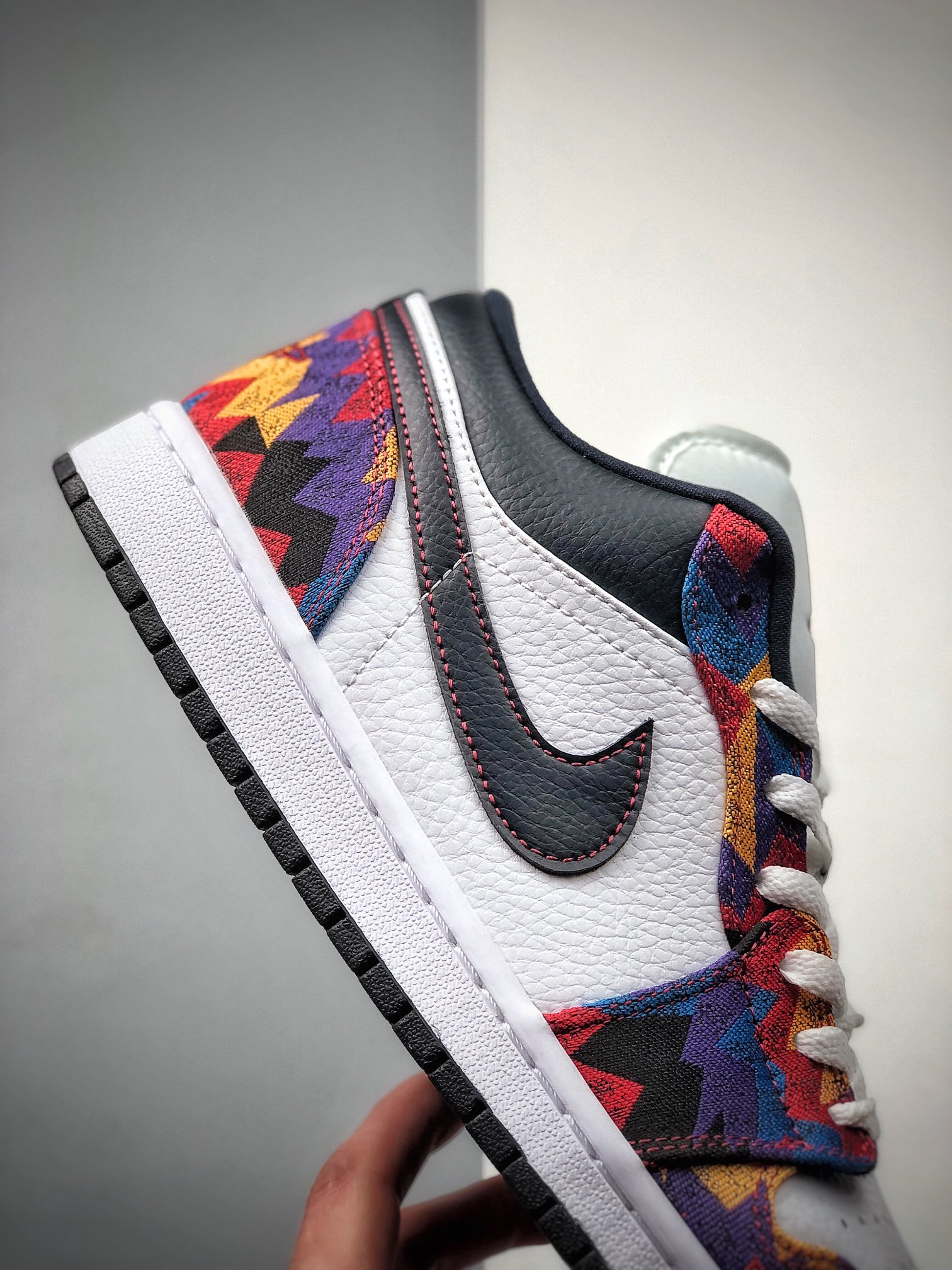 240 Air Jordan 1 Low “Sweater”毛衣依然是以清爽的白色打底CZ8659-100