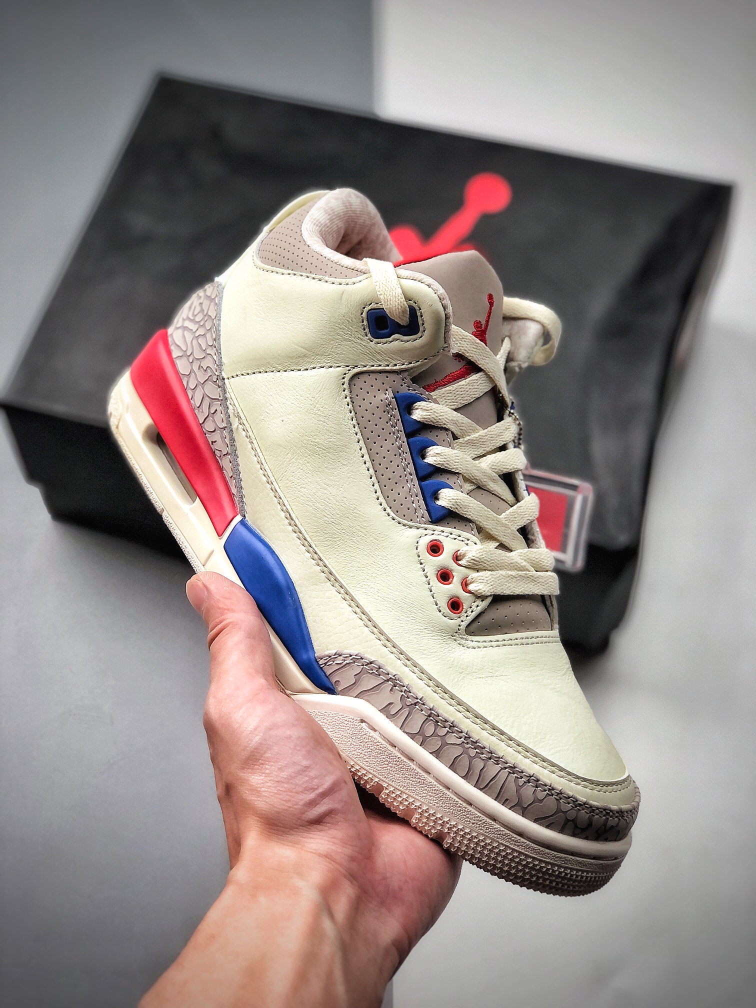 330  Air Jordan 3 Retro“International Flight” AJ3系列 136064-140