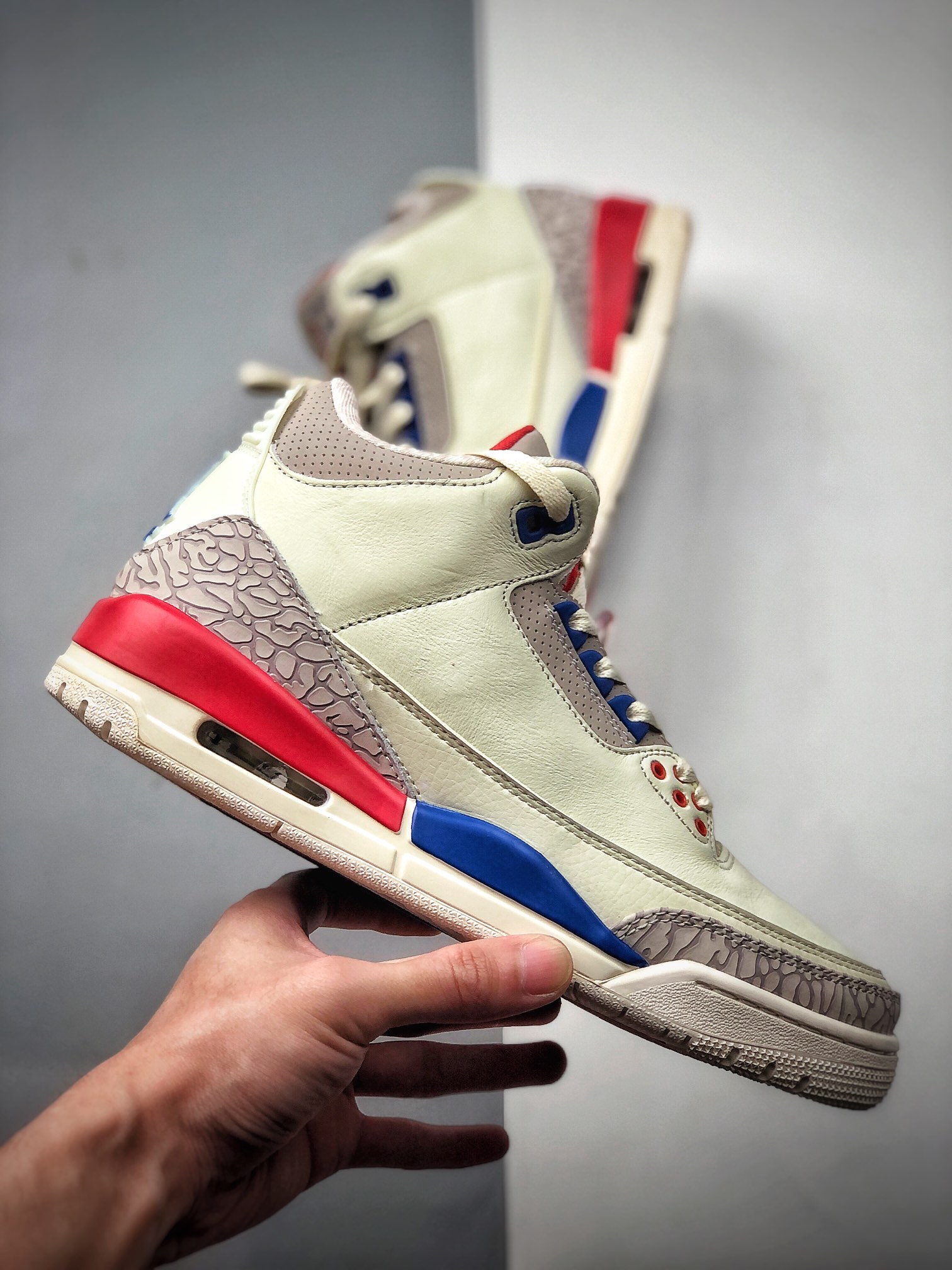 330  Air Jordan 3 Retro“International Flight” AJ3系列 136064-140