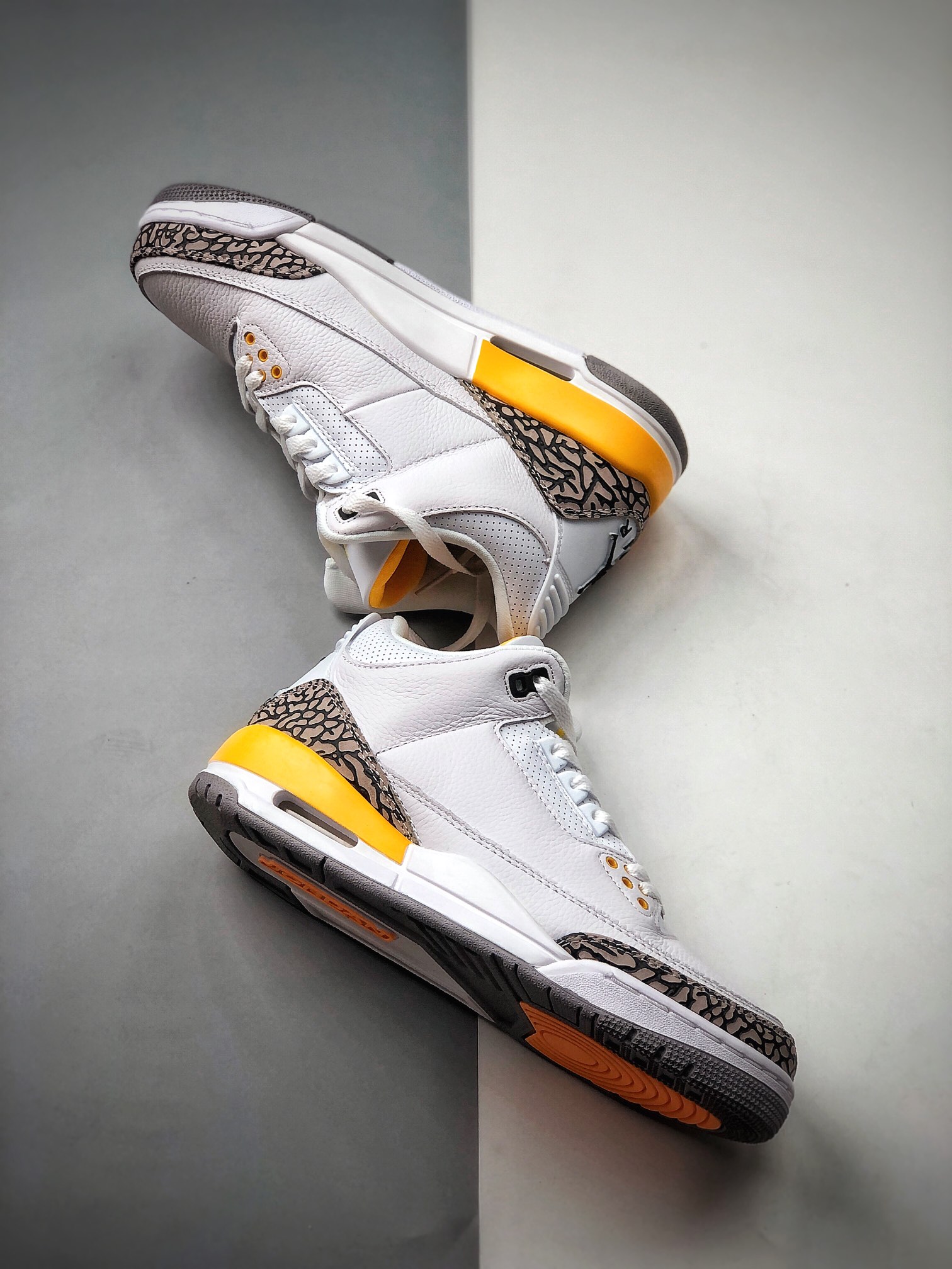 330 Air Jordan 3 WMNS “Laser Orange” 黄水泥配色  CK9246-108