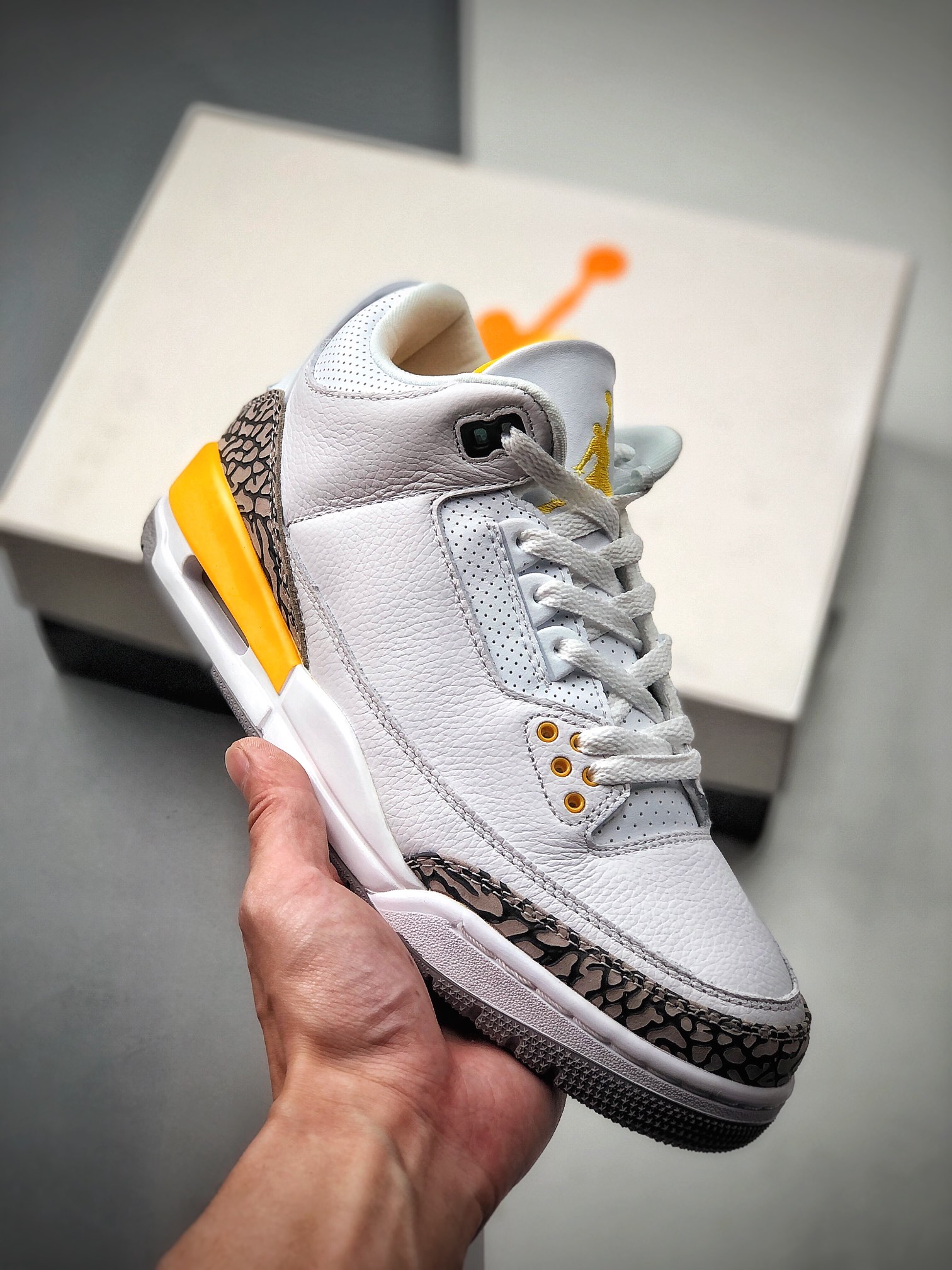 330 Air Jordan 3 WMNS “Laser Orange” 黄水泥配色  CK9246-108