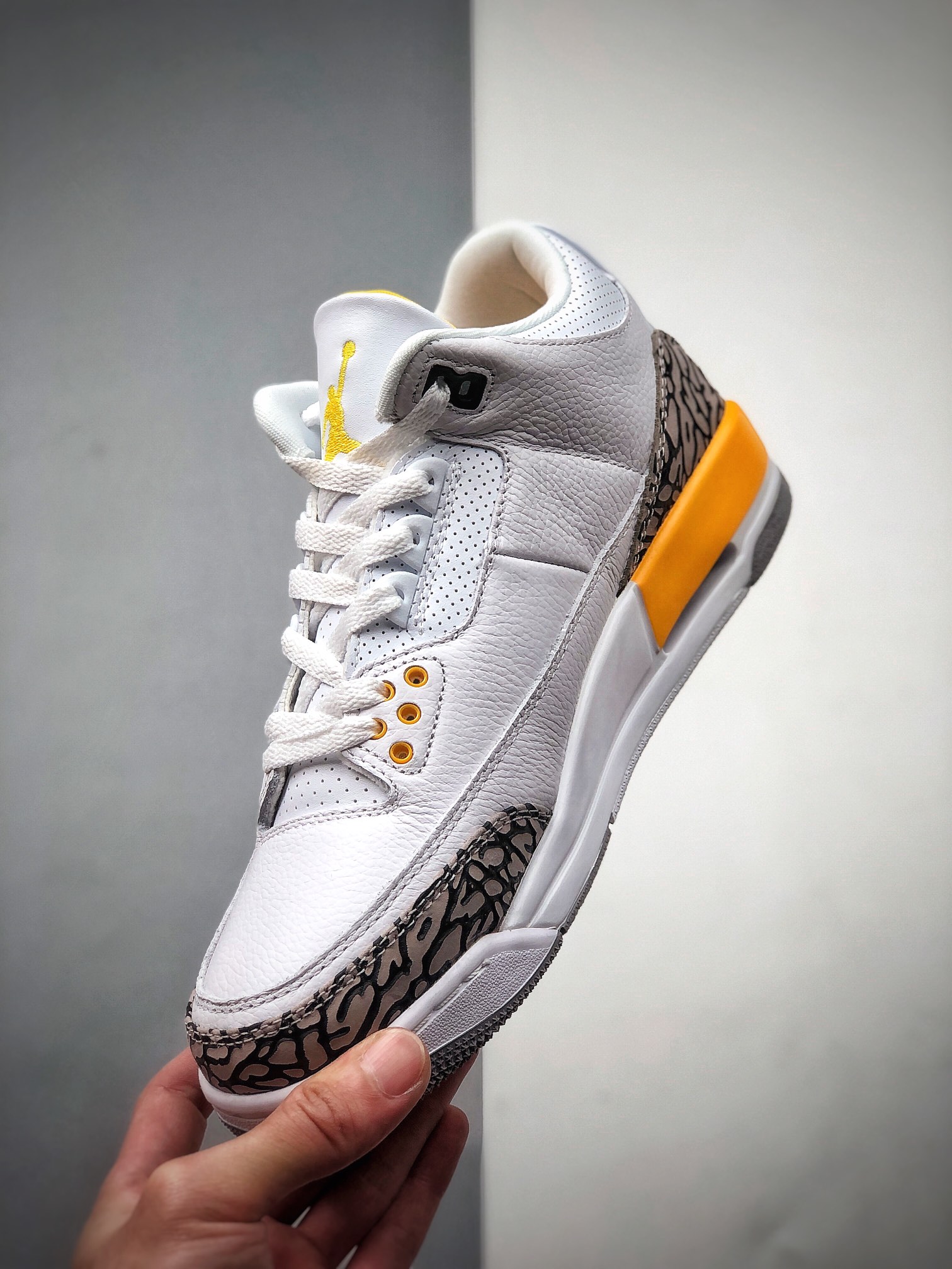 330 Air Jordan 3 WMNS “Laser Orange” 黄水泥配色  CK9246-108