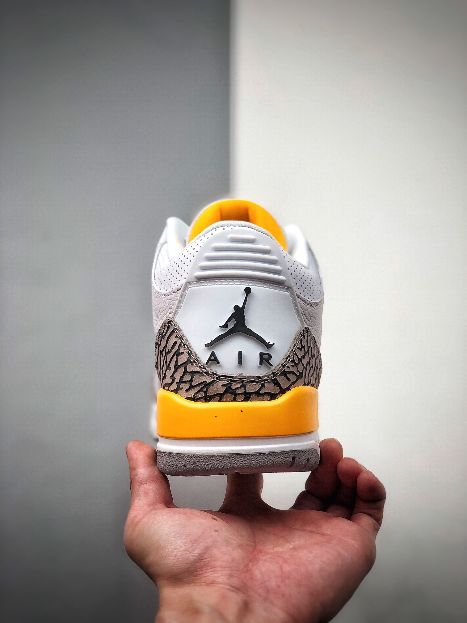330 Air Jordan 3 WMNS “Laser Orange” 黄水泥配色  CK9246-108