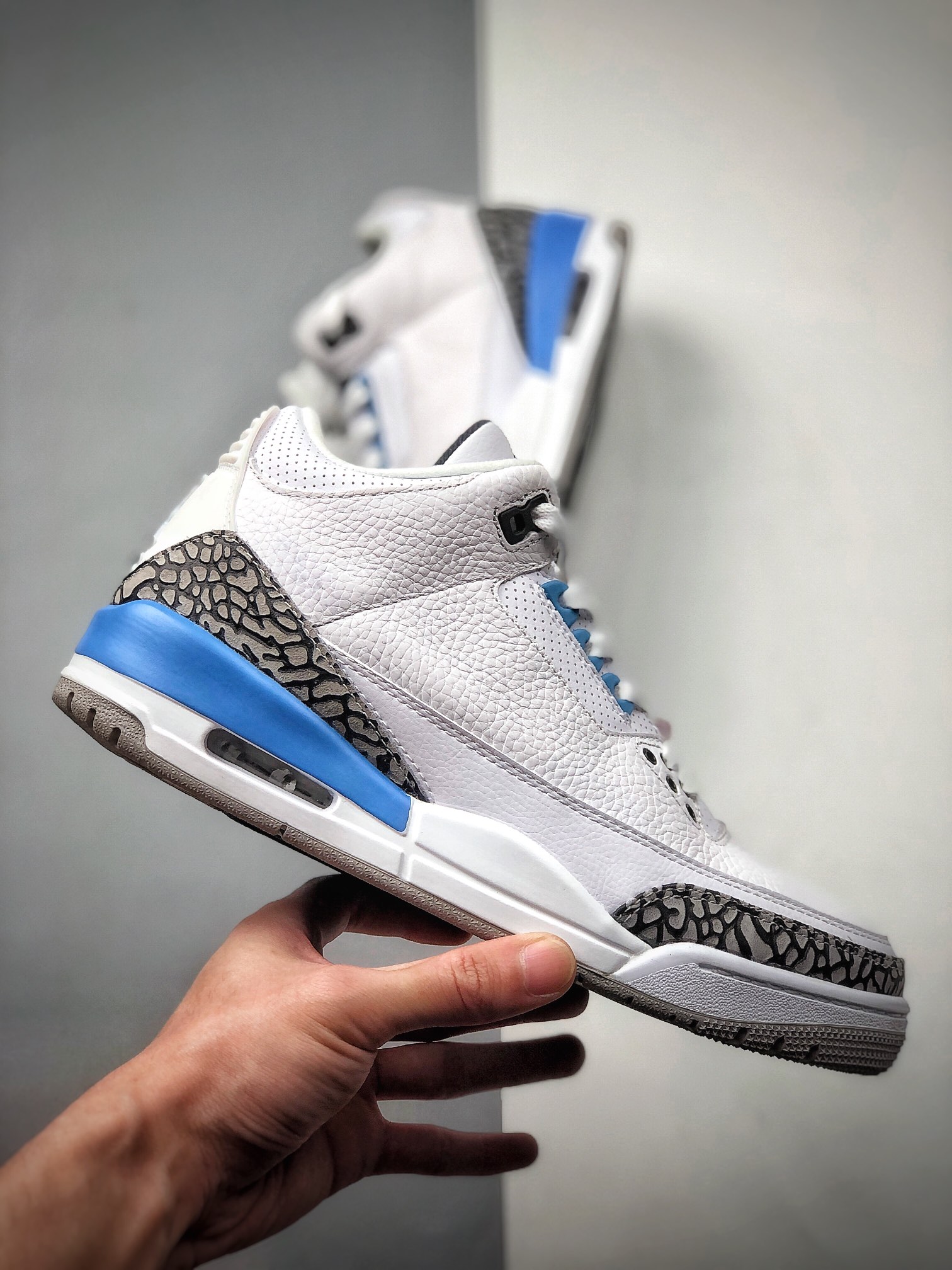 330 Air Jordan 3 “UNC” 北卡蓝配色 中端性价比之王作为曾经非市售的北卡大学 UNC PE  CT8532-104