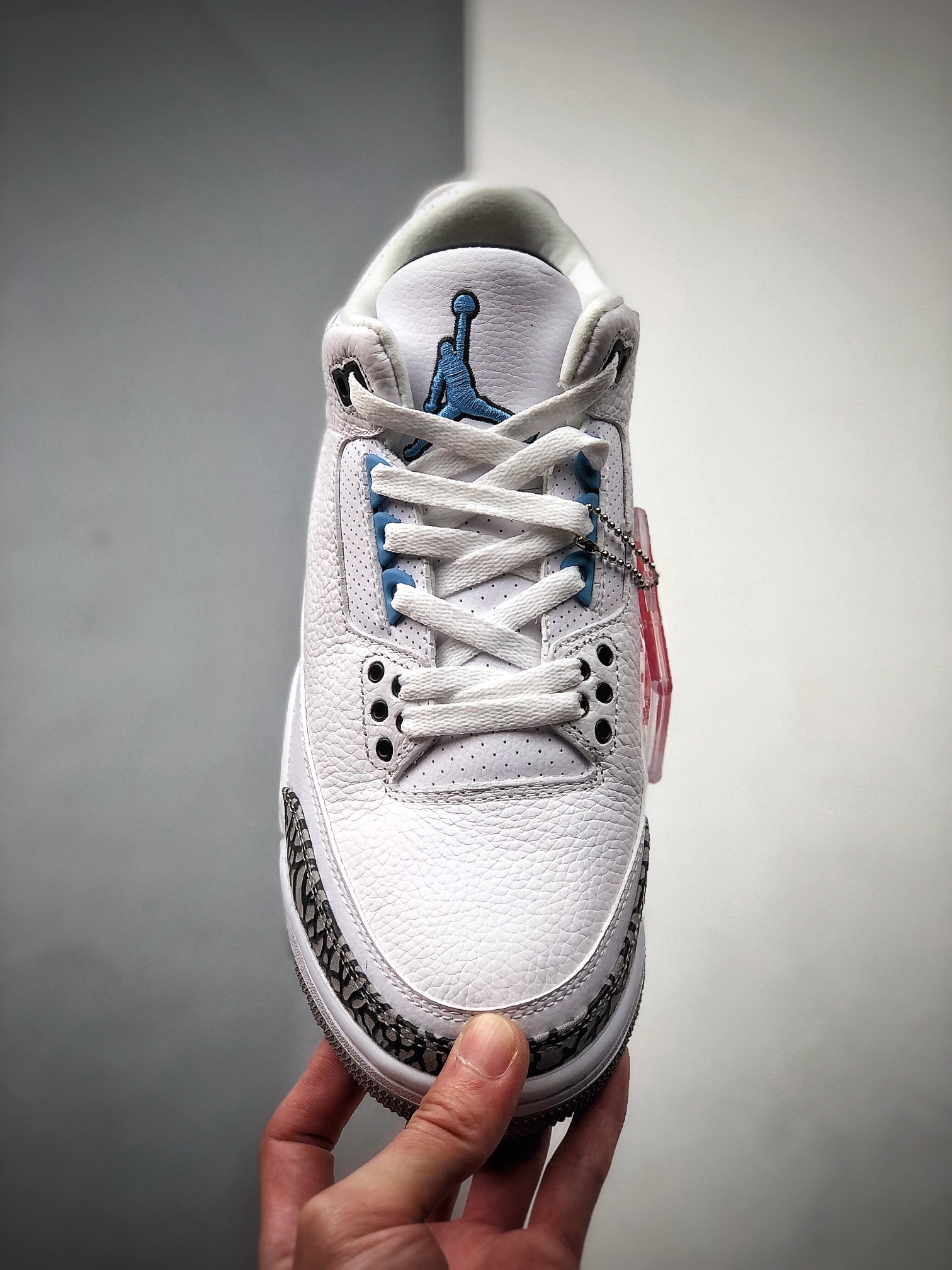 330 Air Jordan 3 “UNC” 北卡蓝配色 中端性价比之王作为曾经非市售的北卡大学 UNC PE  CT8532-104