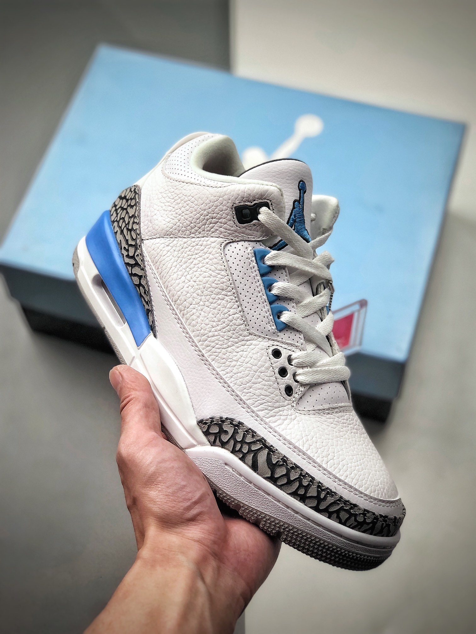 330 Air Jordan 3 “UNC” 北卡蓝配色 中端性价比之王作为曾经非市售的北卡大学 UNC PE  CT8532-104