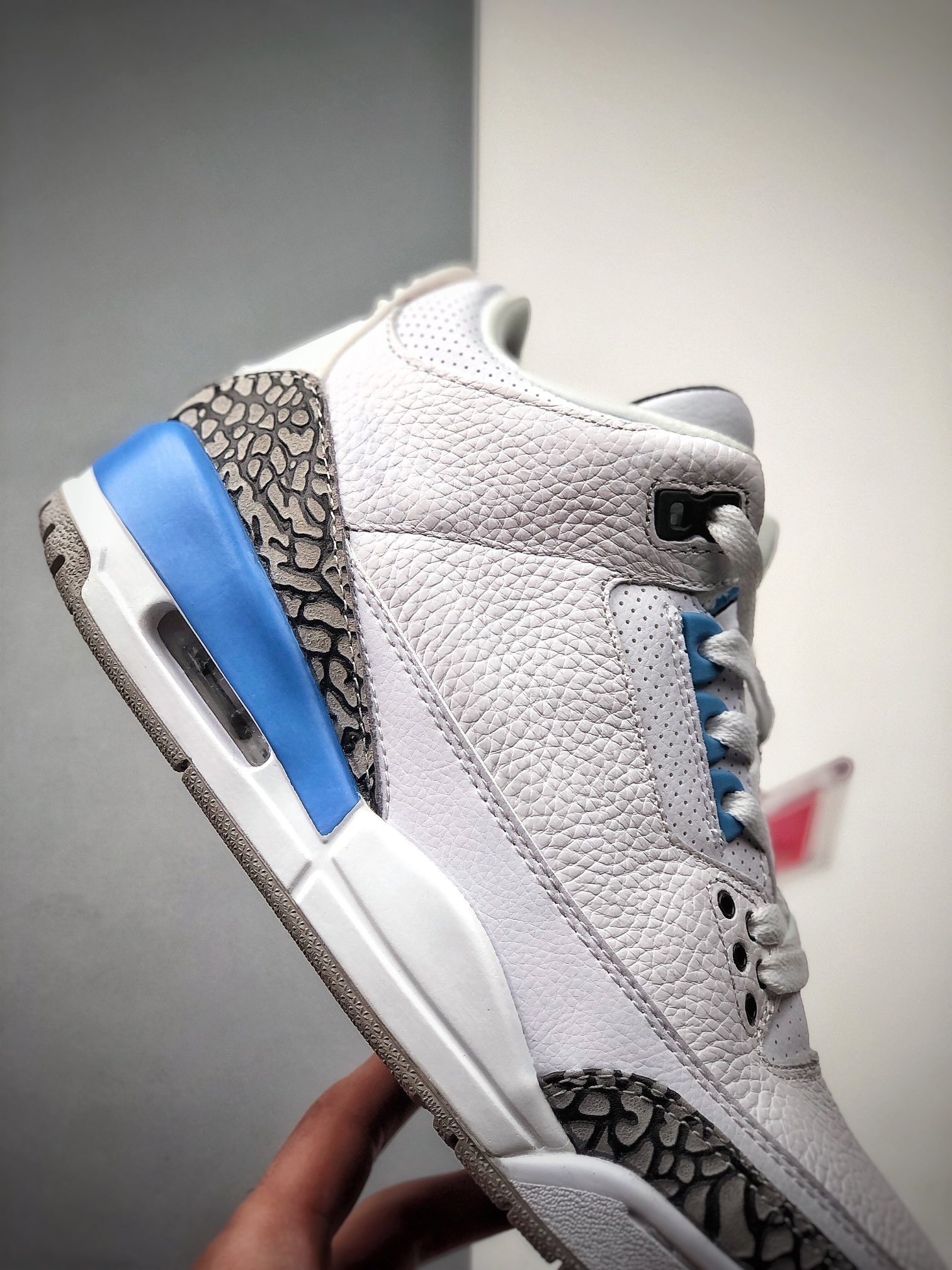 330 Air Jordan 3 “UNC” 北卡蓝配色 中端性价比之王作为曾经非市售的北卡大学 UNC PE  CT8532-104