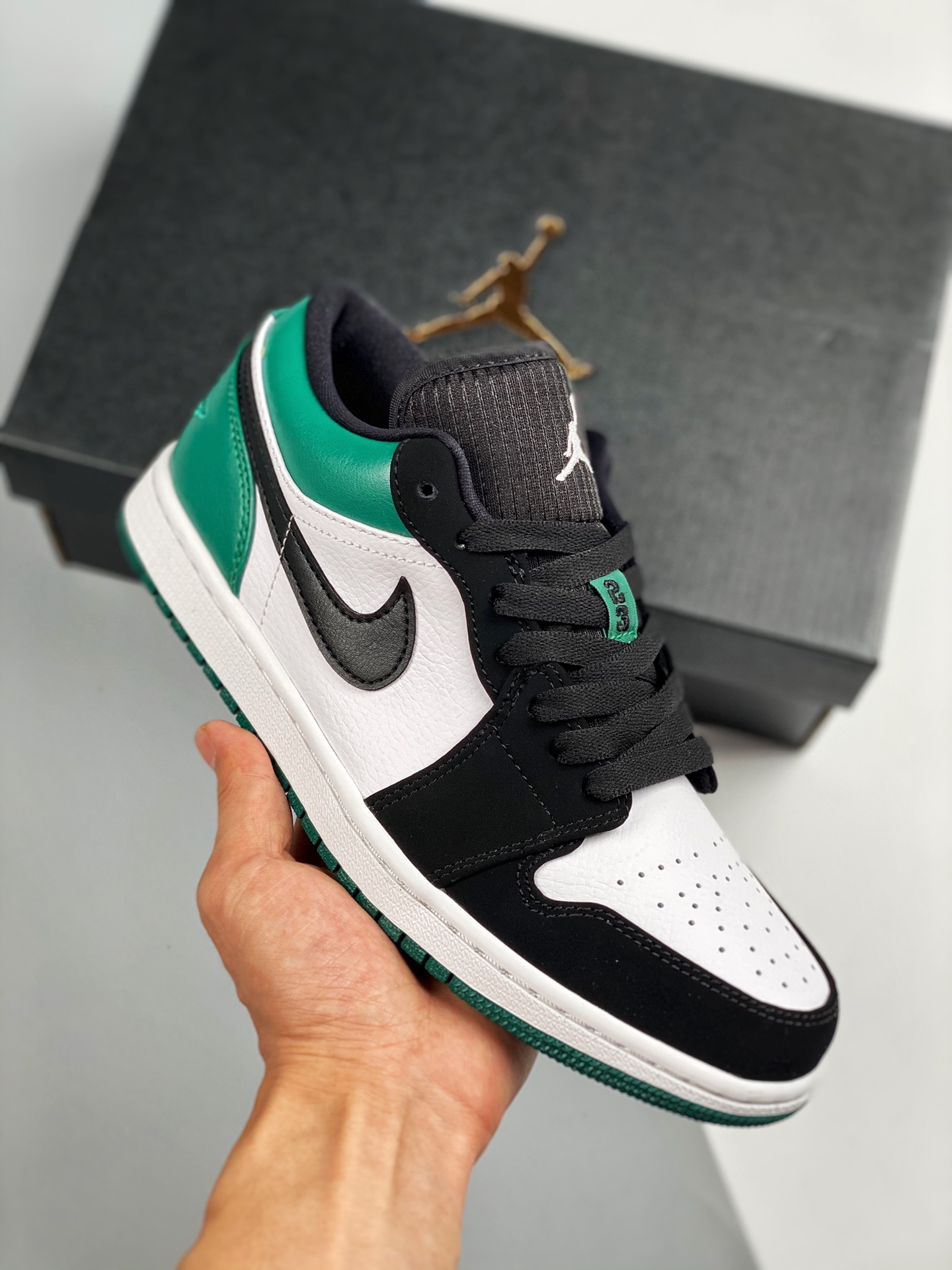 Versión verificada Air Jordan 1 Low Negro Verde Dedo del Pie, el mejor low-top del mercado, ¡calidad tope! La única ver…