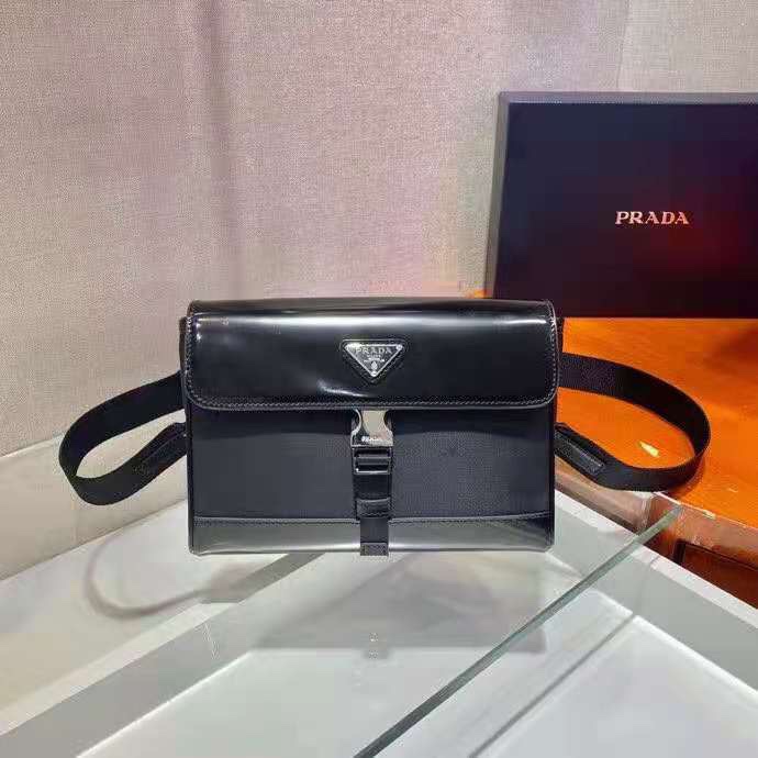 New Messenger Bag 🎉 2VD044 👏👏 This shoulder bag is crafted from Re-Nylon re 3