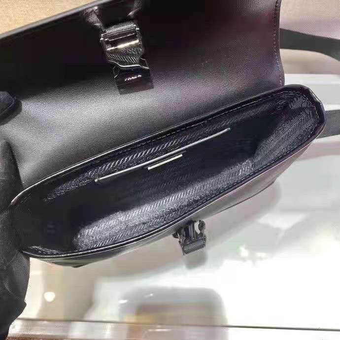 New Messenger Bag 🎉 2VD044 👏👏 This shoulder bag is crafted from Re-Nylon re 7