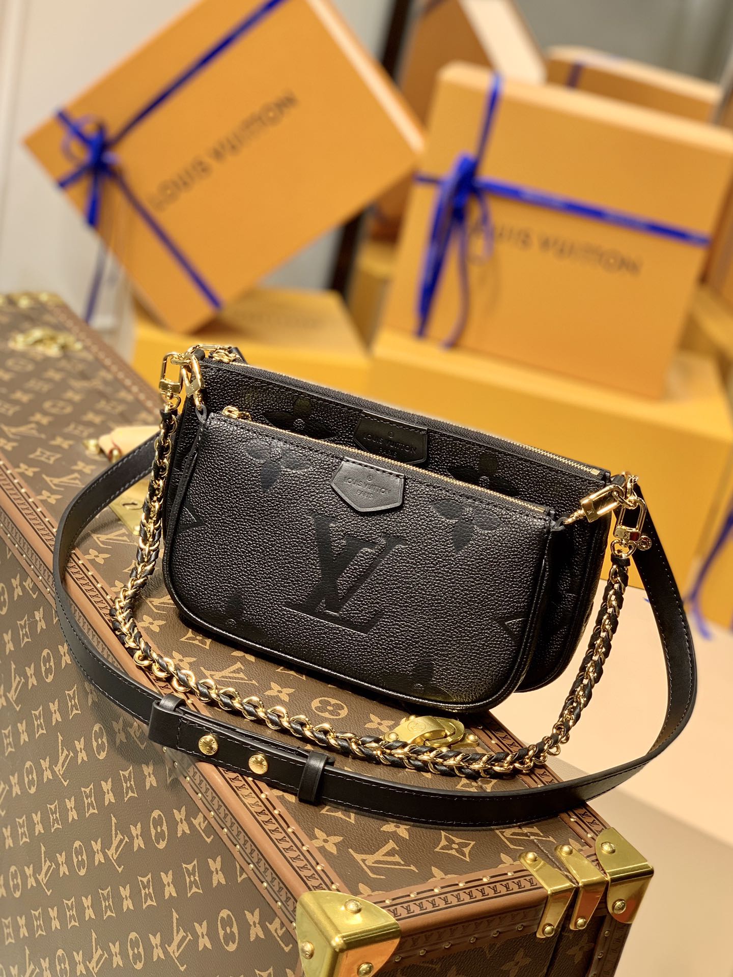 High Quality Customize
 Louis Vuitton Bags Handbags Black Gold Monogram Canvas Pochette Chains M80399