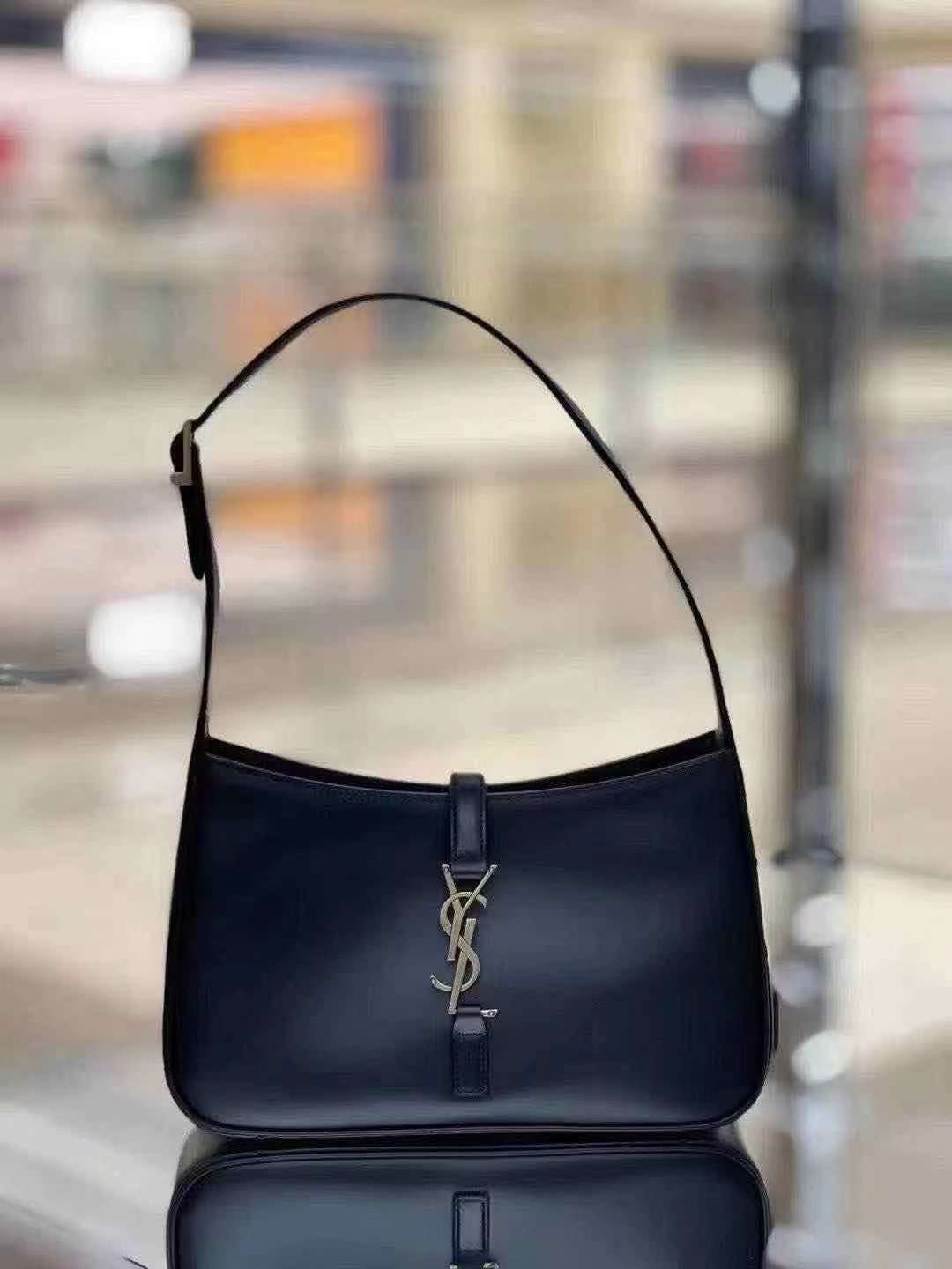 Saint laurent Ysl LE 5 À 7 平纹腋下包 657228黑色