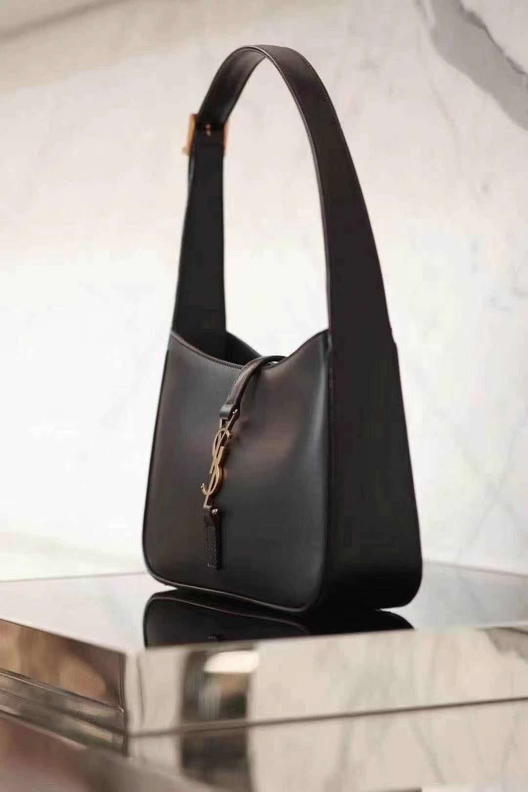 Saint laurent Ysl LE 5 À 7 平纹腋下包 657228黑色