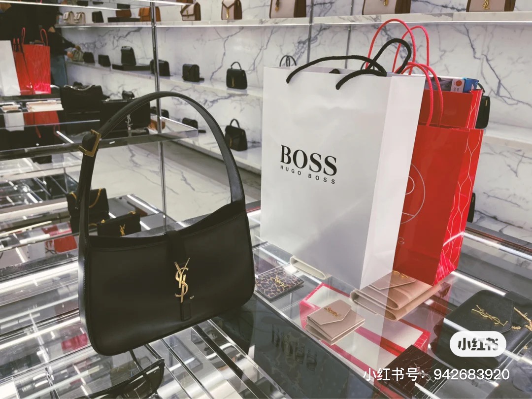 Saint laurent Ysl LE 5 À 7 平纹腋下包 657228黑色