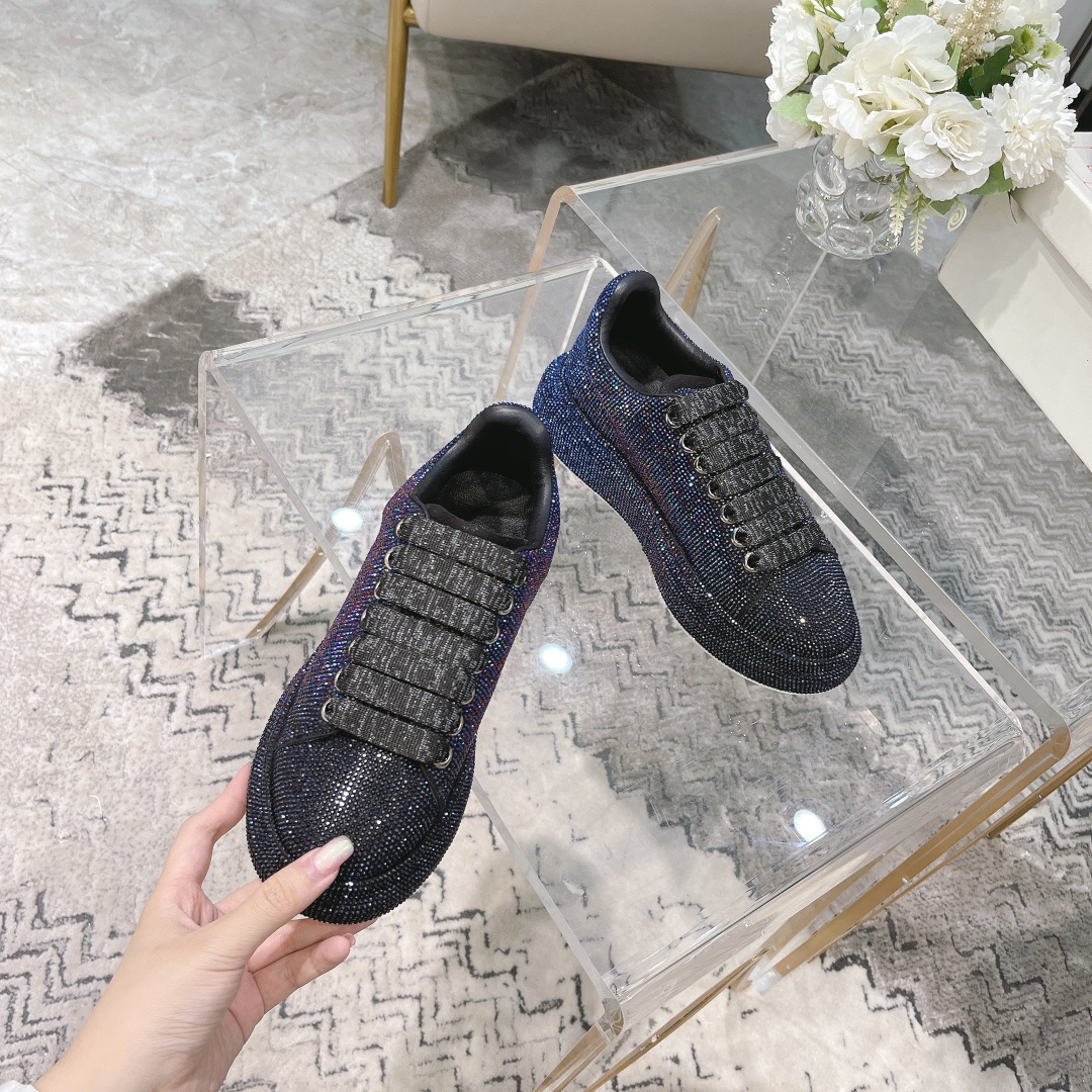 Alexander McQueen Crystal Embellished Velvet Sneakers Gradient Color 2025SS 4 a1618679760002 6178