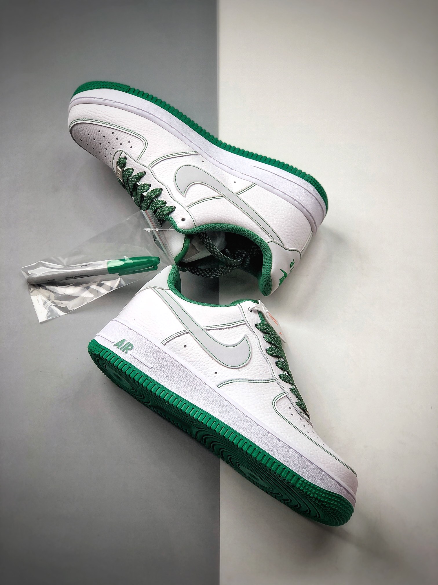 240 NIKE FORCE空军一号运动休闲板鞋   CN2896-103