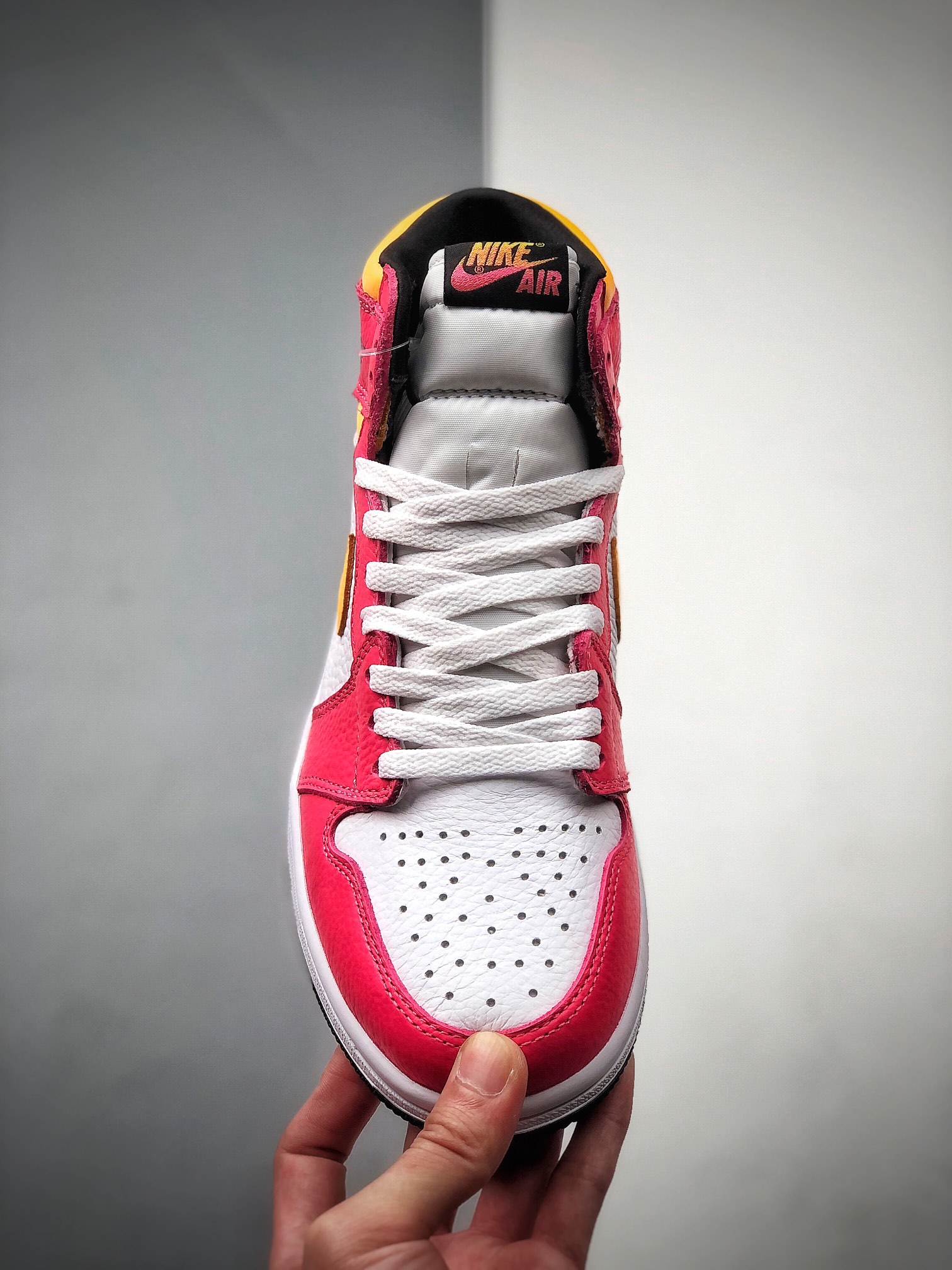 320  Air Jordan 1 High OG ”L ight Fusion Red” 高帮 555088-603