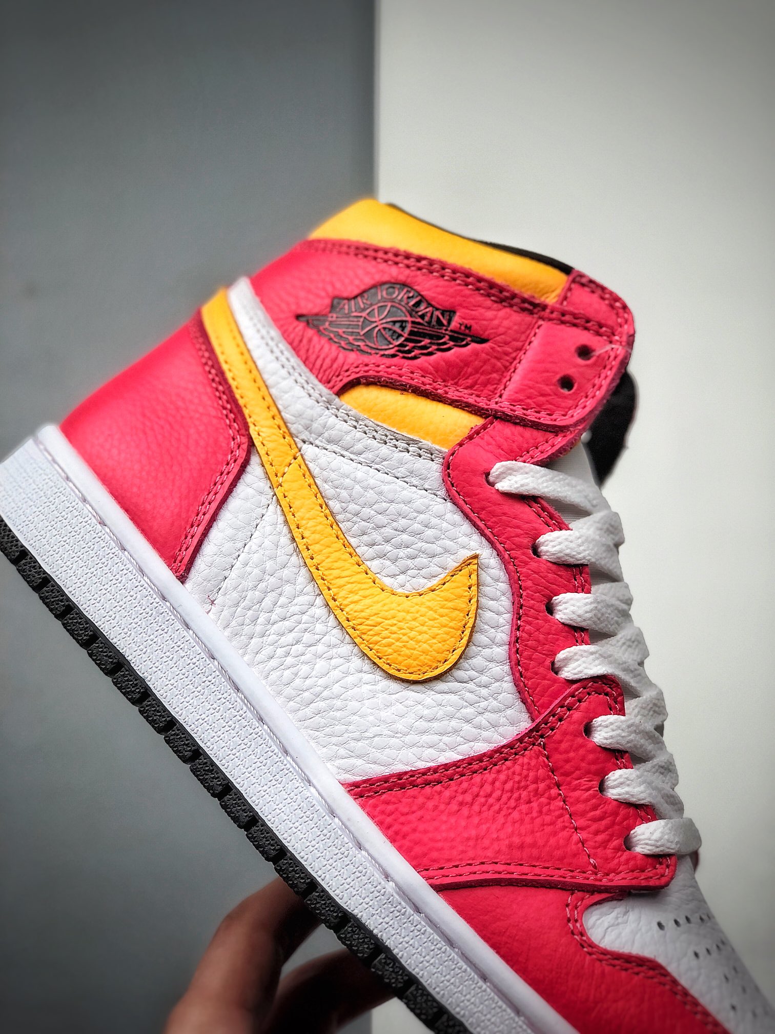 320  Air Jordan 1 High OG ”L ight Fusion Red” 高帮 555088-603