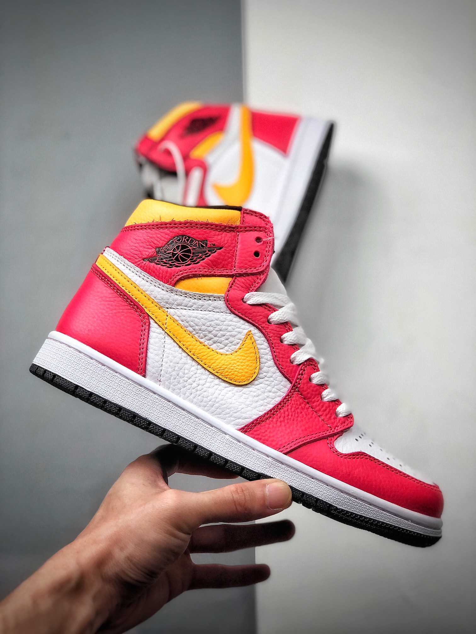 320  Air Jordan 1 High OG ”L ight Fusion Red” 高帮 555088-603