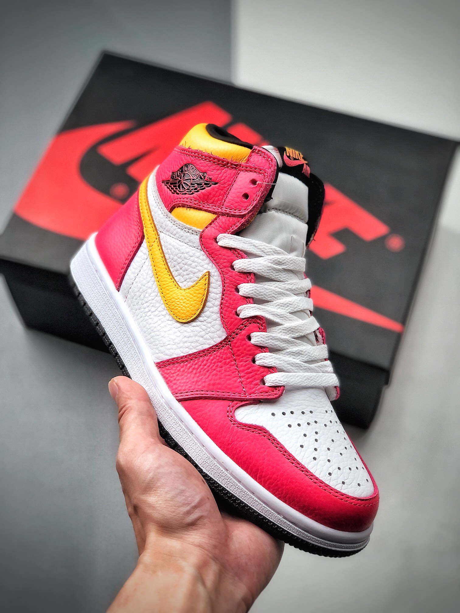 320  Air Jordan 1 High OG ”L ight Fusion Red” 高帮 555088-603