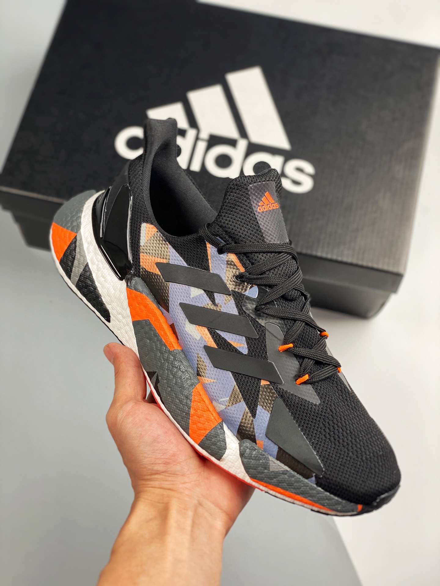 AD Boost X9000L4, diseño general muy dinámico, fotos reales en primer lanzamiento, parte superior de tejido con decorac…
