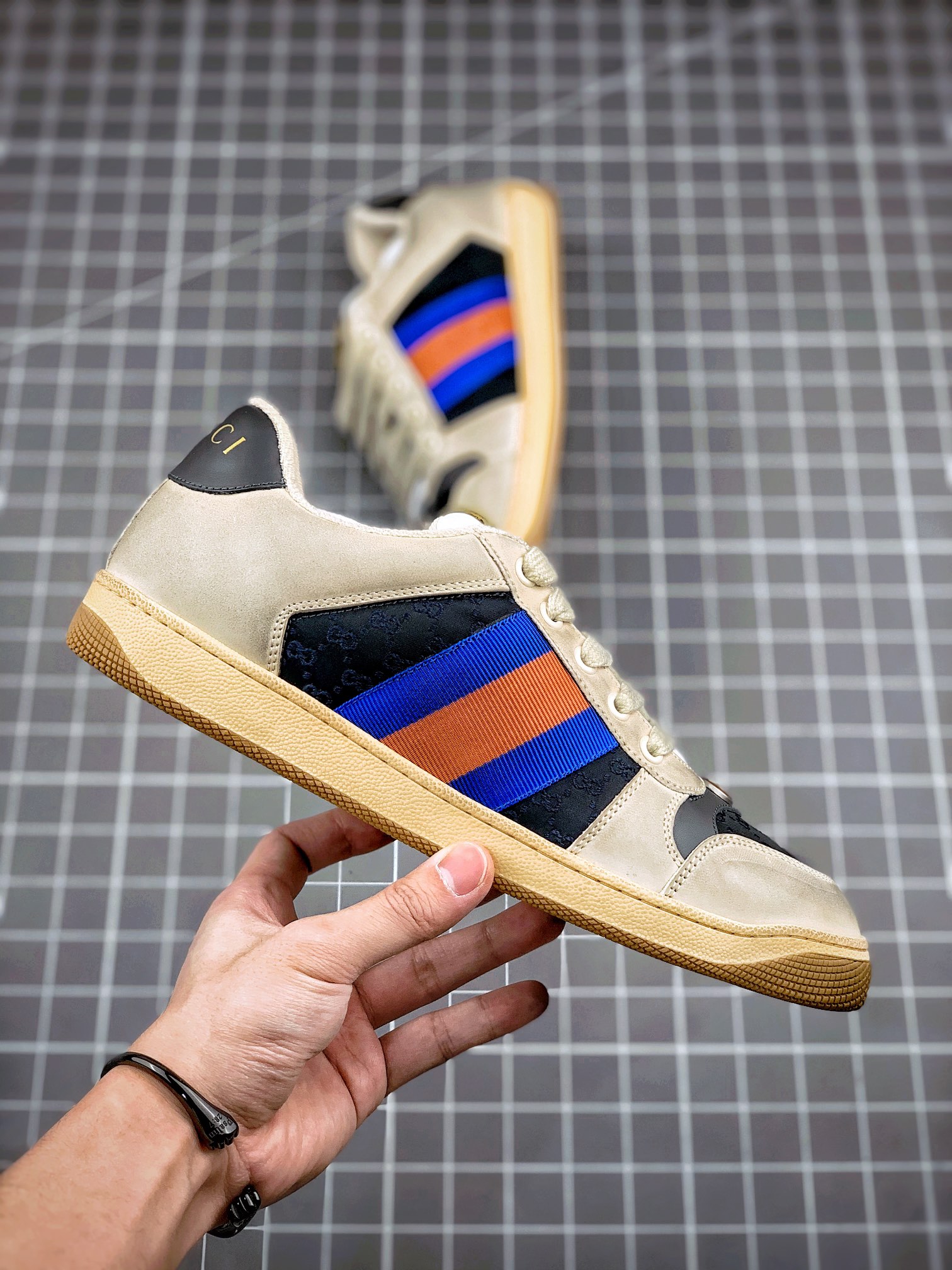 The highest level of pure originality on the market, exclusive customized purchasing version #chip can be scanned# More than 20 details on the whole body are all consistent and restored to beat all versions on the market Gucci Distressed Screener sneaker Gucci dirty shoes series classic prototype retro versatile old dad sneakers/retro college style nostalgic l old version original old right foot shoe side embedded NFC anti-counterfeiting chip device + shoe box label two unique codes scan to enter the official website in seconds to buy any version on the market Original Italian imports inside and outside full leather full set packaging full first layer top soft cowhide Guangdong OEM production original file original label original box free to compare any version Size: 39 40 41 42 43 44