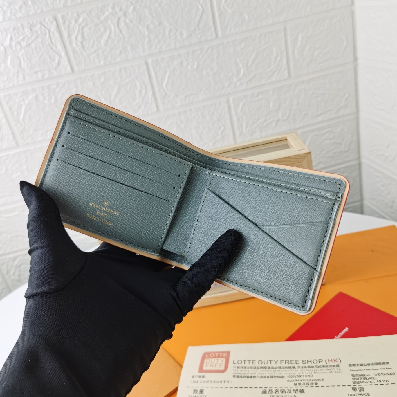 ルイ・ヴィトン Multiple 財布 灰色 モノグラム チタニウム