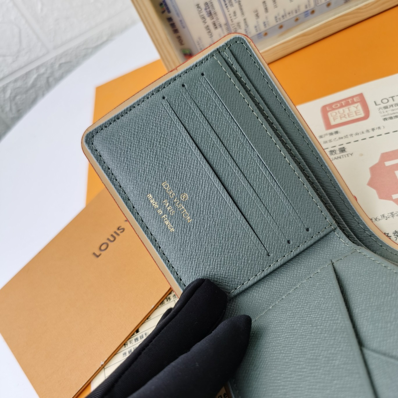 ルイ・ヴィトン Multiple 財布 灰色 モノグラム チタニウム