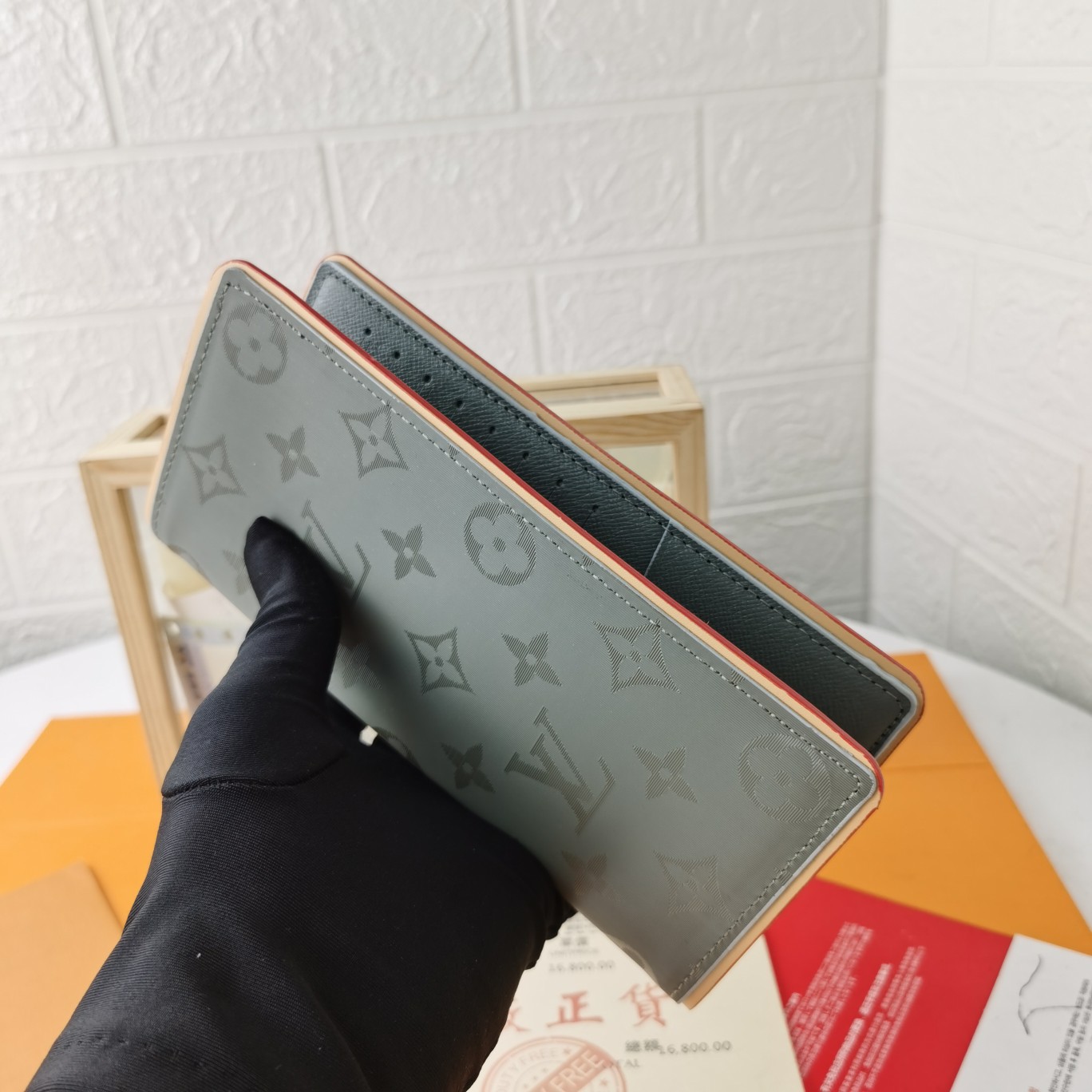 ルイ・ヴィトン Brazza 財布 モノグラムチタニウム