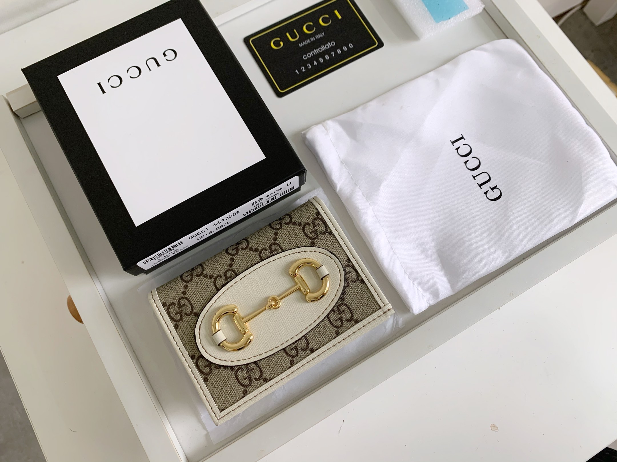 Gucci 1955マ衔扣カードケース - GG Supreme素材とレザーの高級感