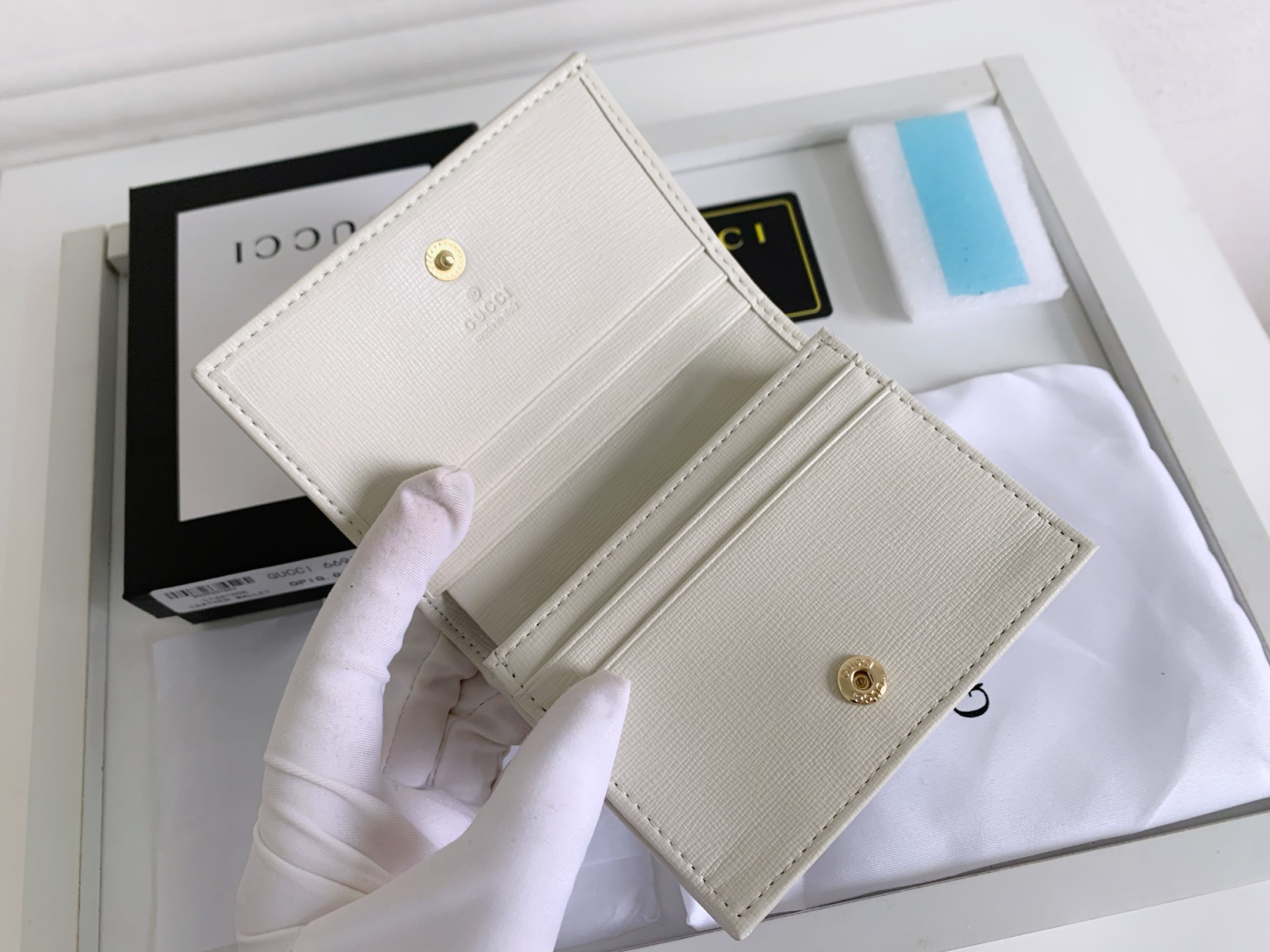 Gucci 1955マ衔扣カードケース - GG Supreme素材とレザーの高級感