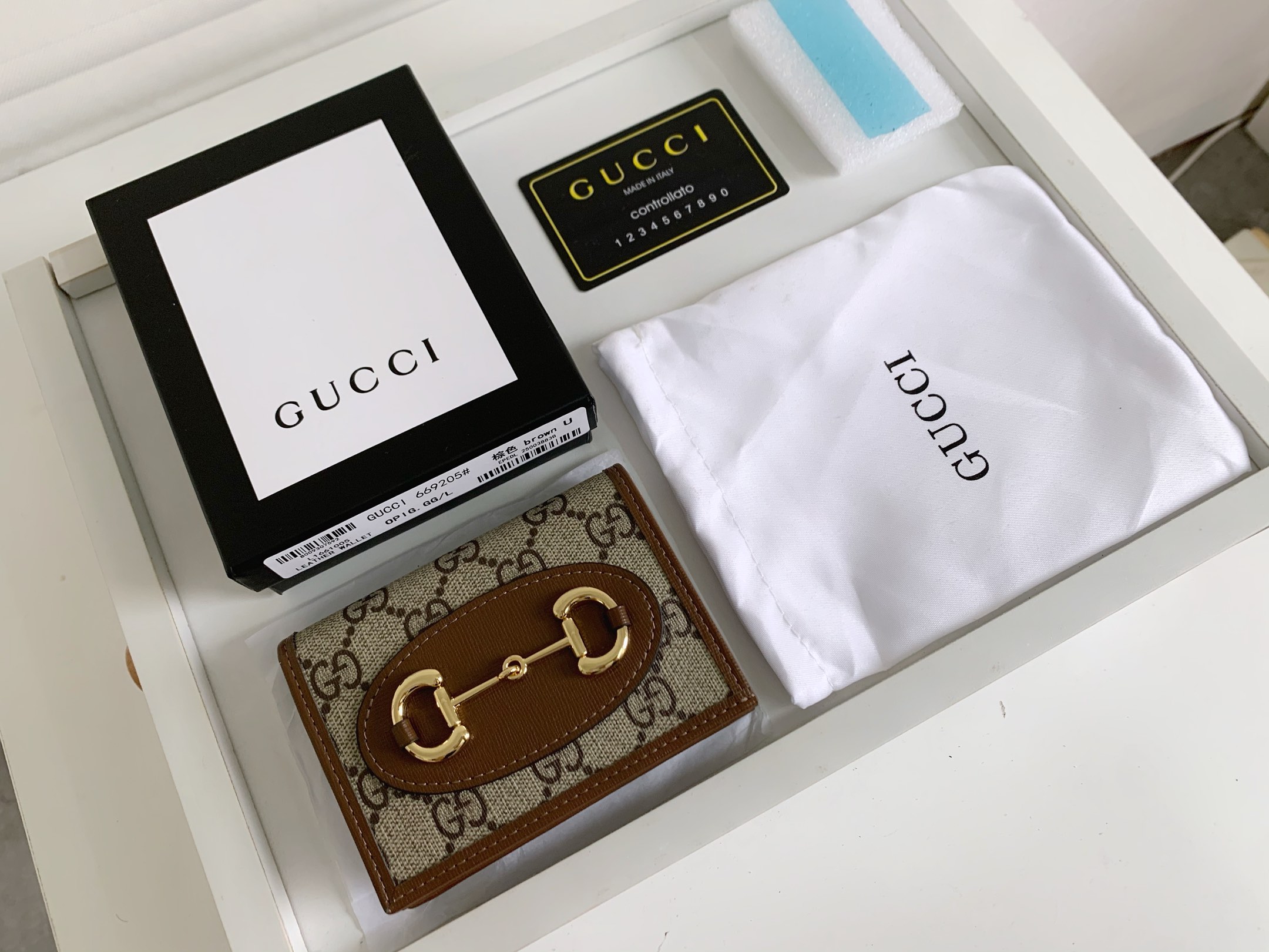 Gucci 1955馬衔扣カードケース - GG Supremeと高級皮革のコンビネーション