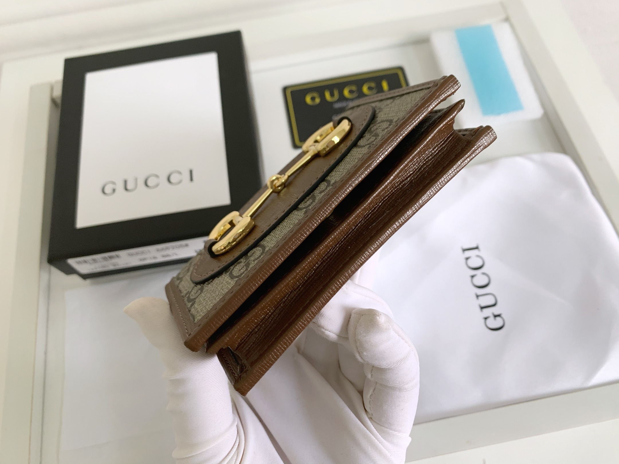 Gucci 1955馬衔扣カードケース - GG Supremeと高級皮革のコンビネーション