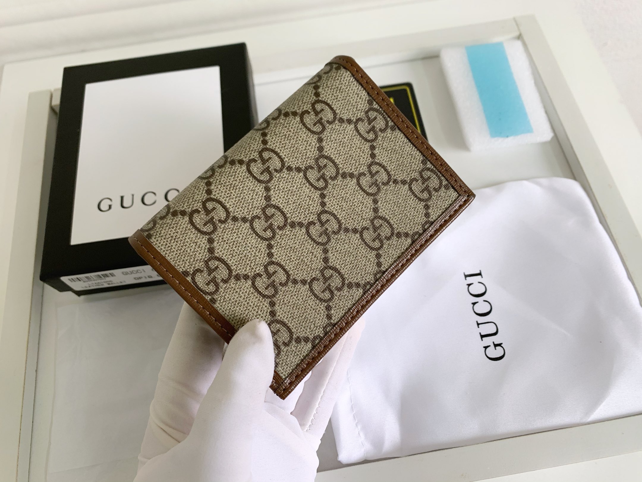 Gucci 1955馬衔扣カードケース - GG Supremeと高級皮革のコンビネーション