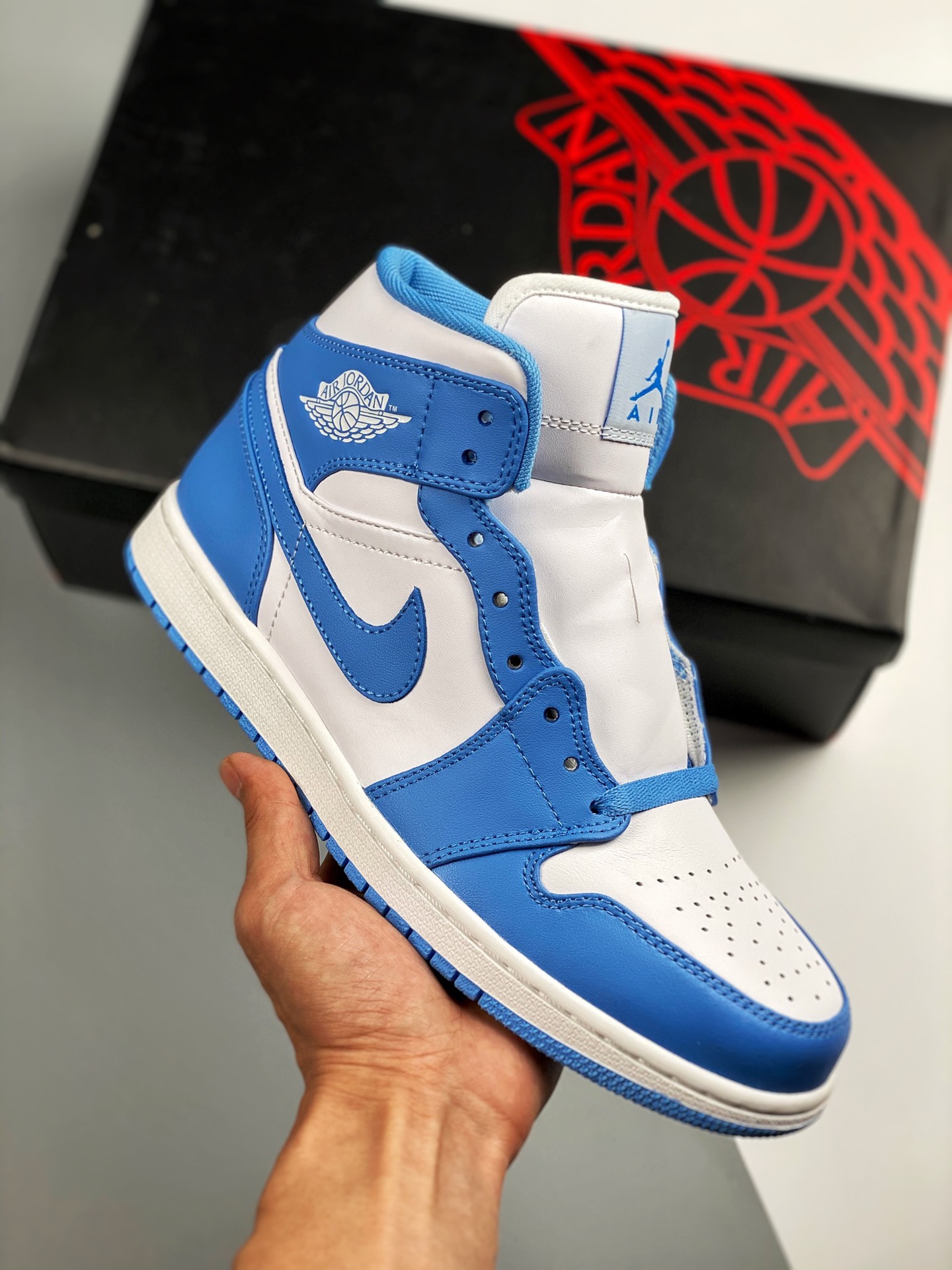 Versión de verificación Air Jordan 1 Mid 'North Carolina'. ¡La mejor calidad de media caña del mercado, calidad tope! L…