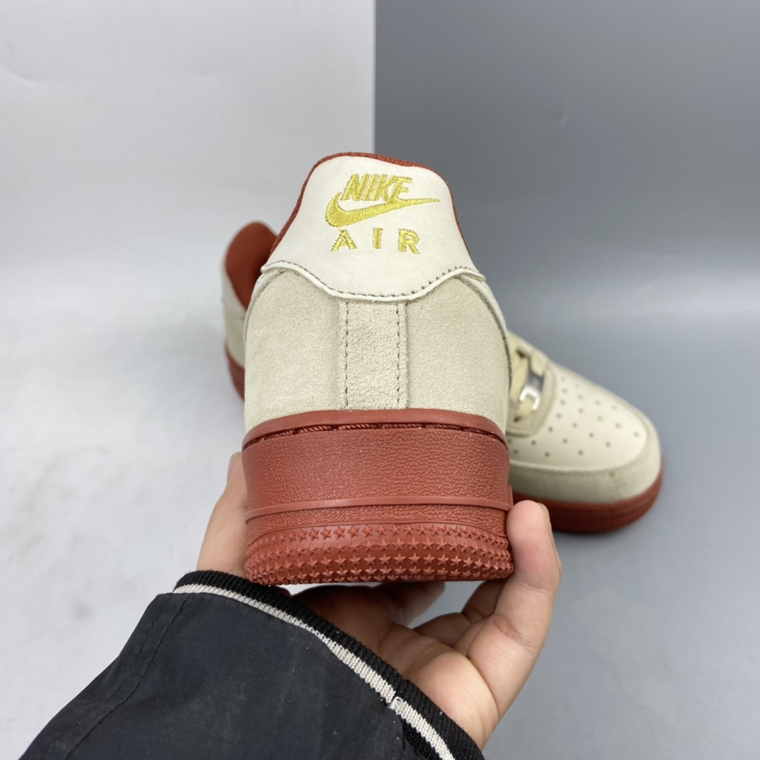 P240 Nk Air Force 1’07 SE 空军一号米黄/砖红低帮经典板鞋 AA1391-111